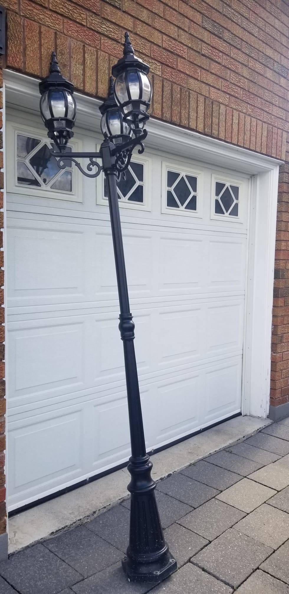 3-Head Traditional Outdoor Lamp Post – Black (Like New!)