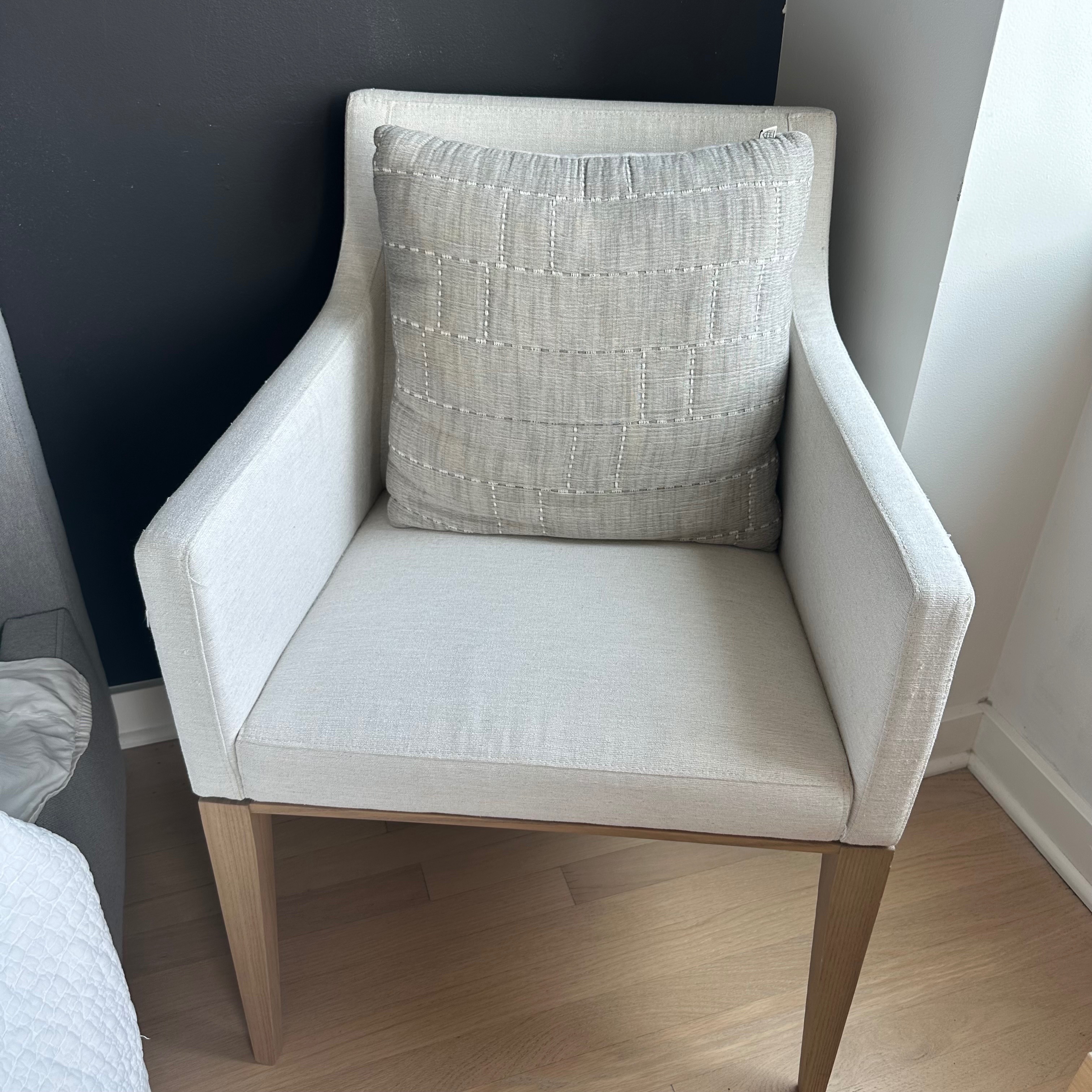 Upholstered Accent arm chair - photo 4