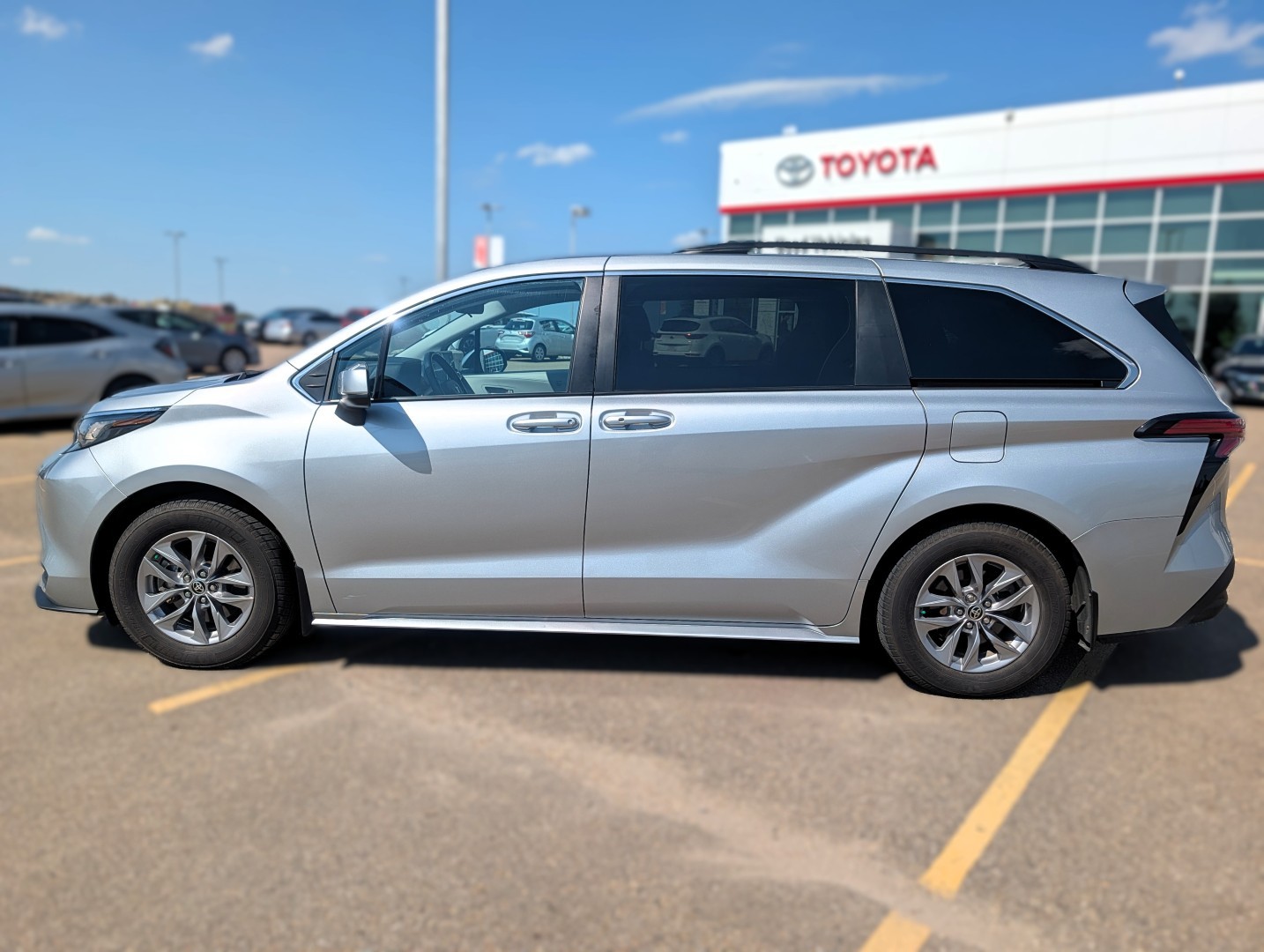 2022 Toyota Sienna - photo 3