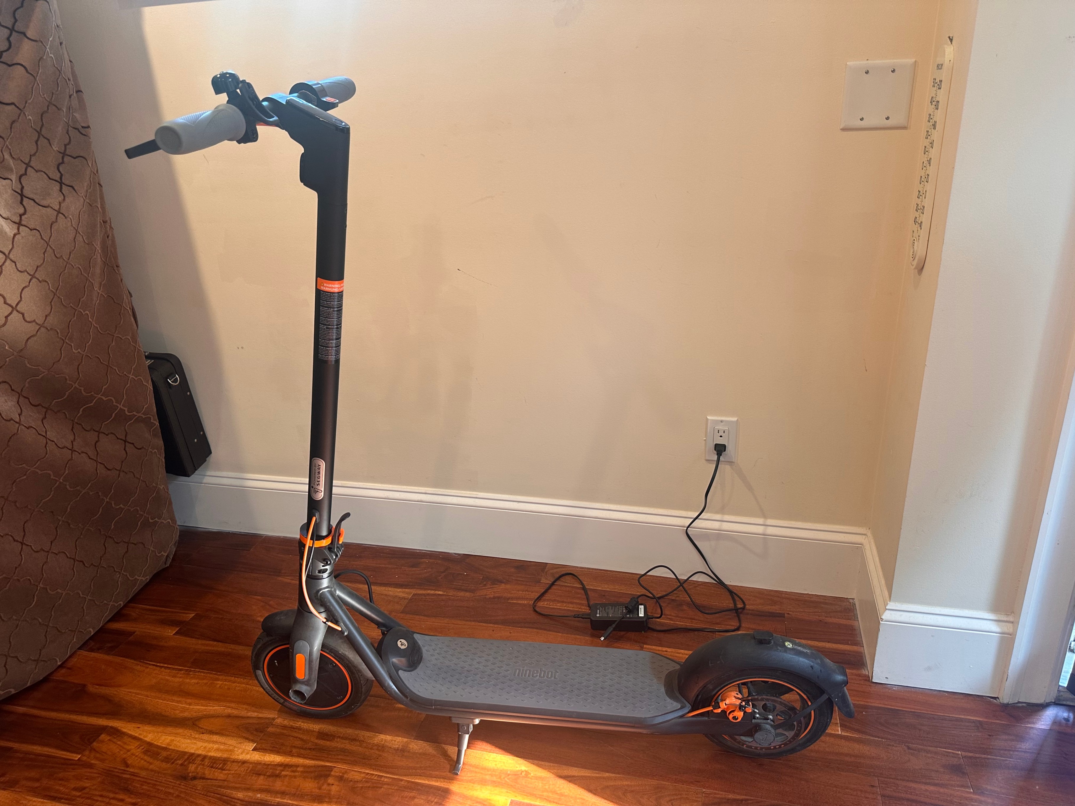 Segway F40 Electric Scooter 40km Range, 30km/h, Charger Included
