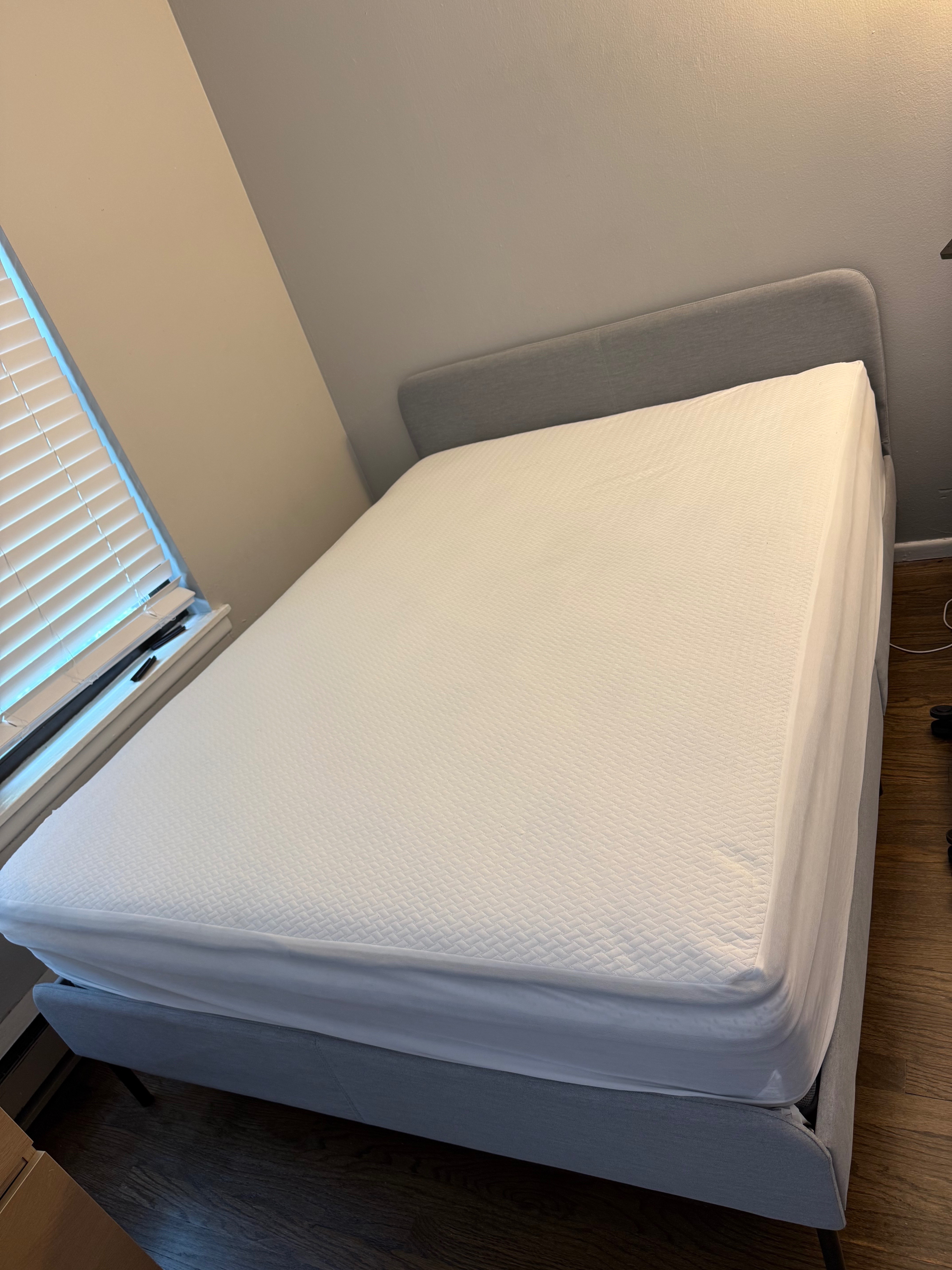 IKEA Bed frame + Zinus 12 inch Mattress - photo 2