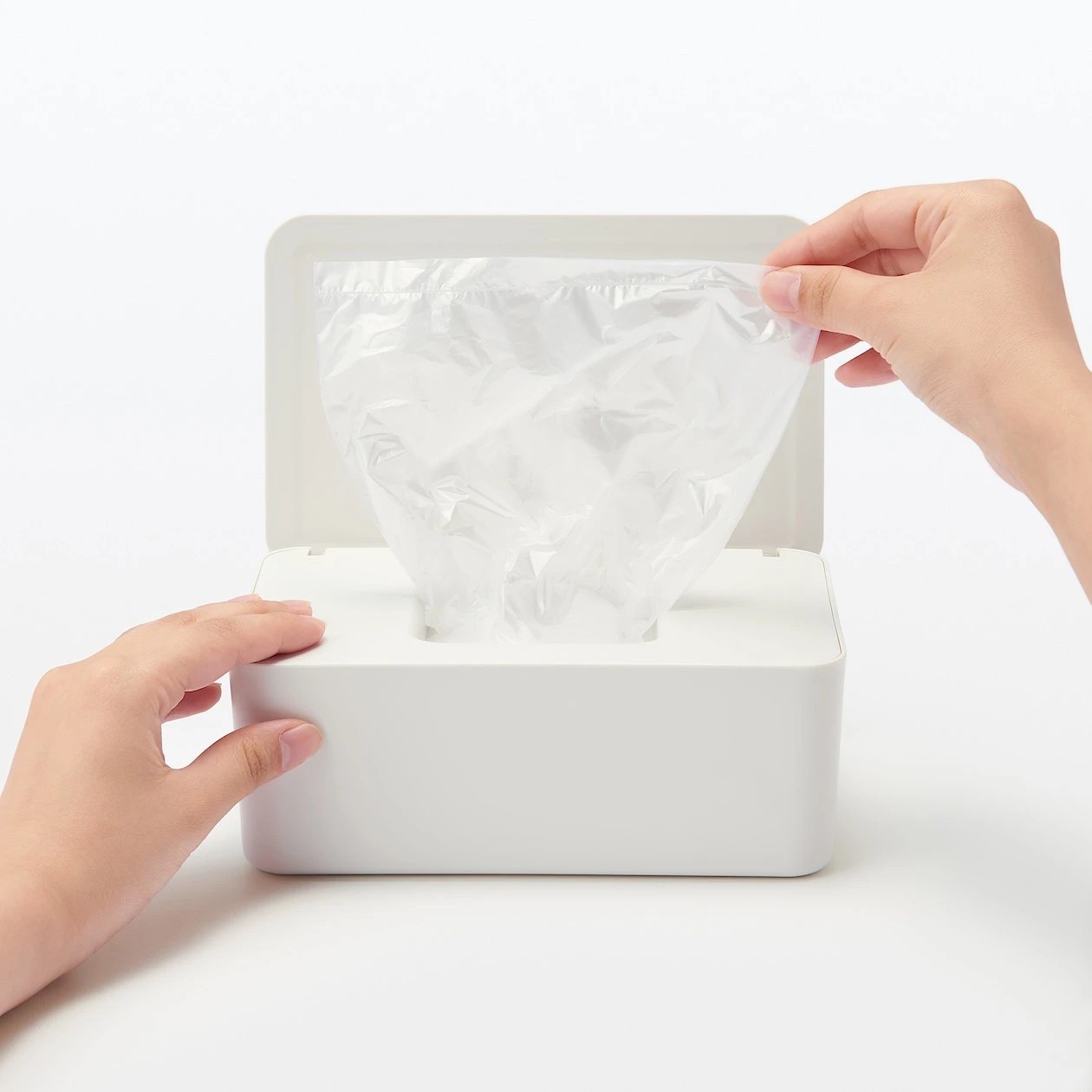MUJI Polypropylene Wet Wipes Case – White