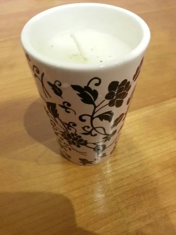 New Unused Candle In Pretty Black And White Flower Cup Jar! - photo 2