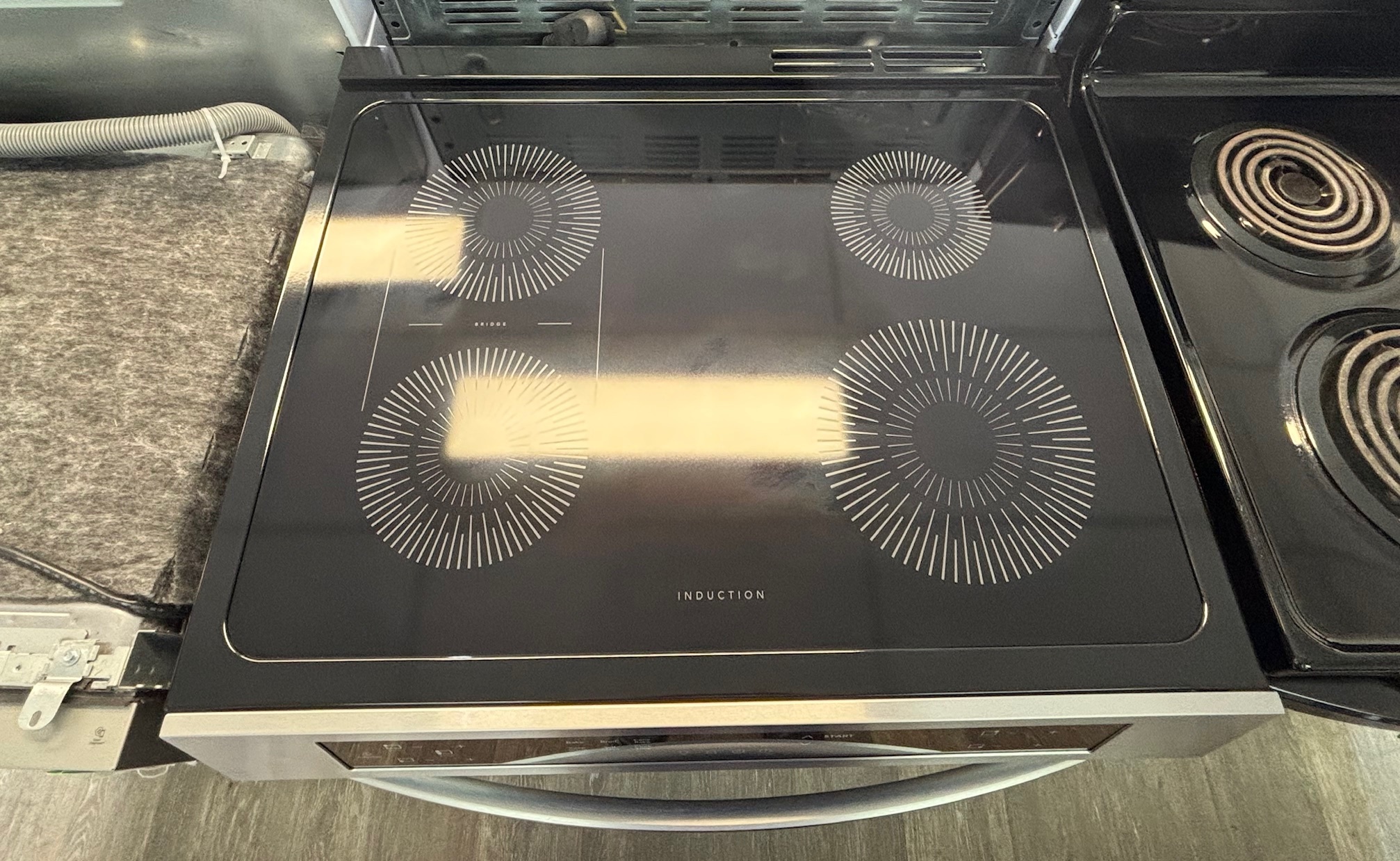 FRIGIDAIRE STOVE - photo 3