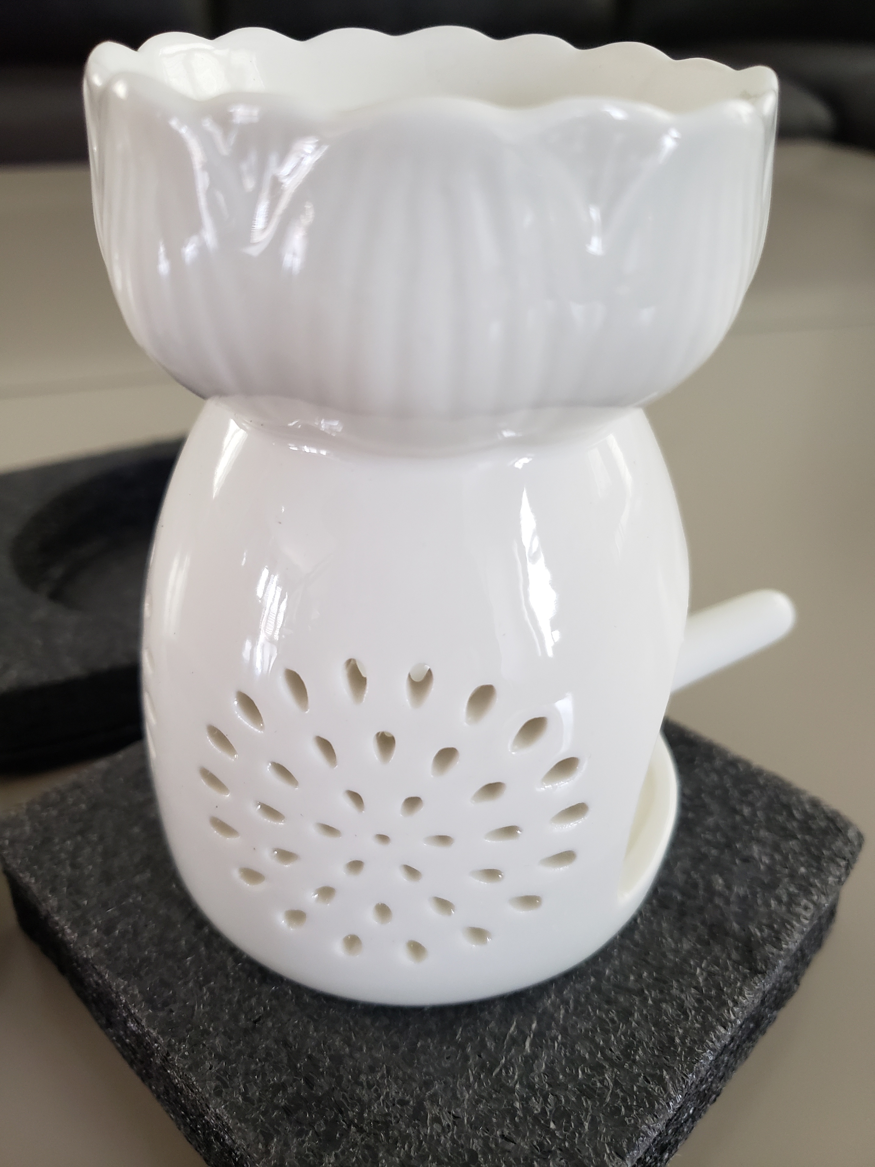 White Ceramic Oil Burner with Spoon - photo 2