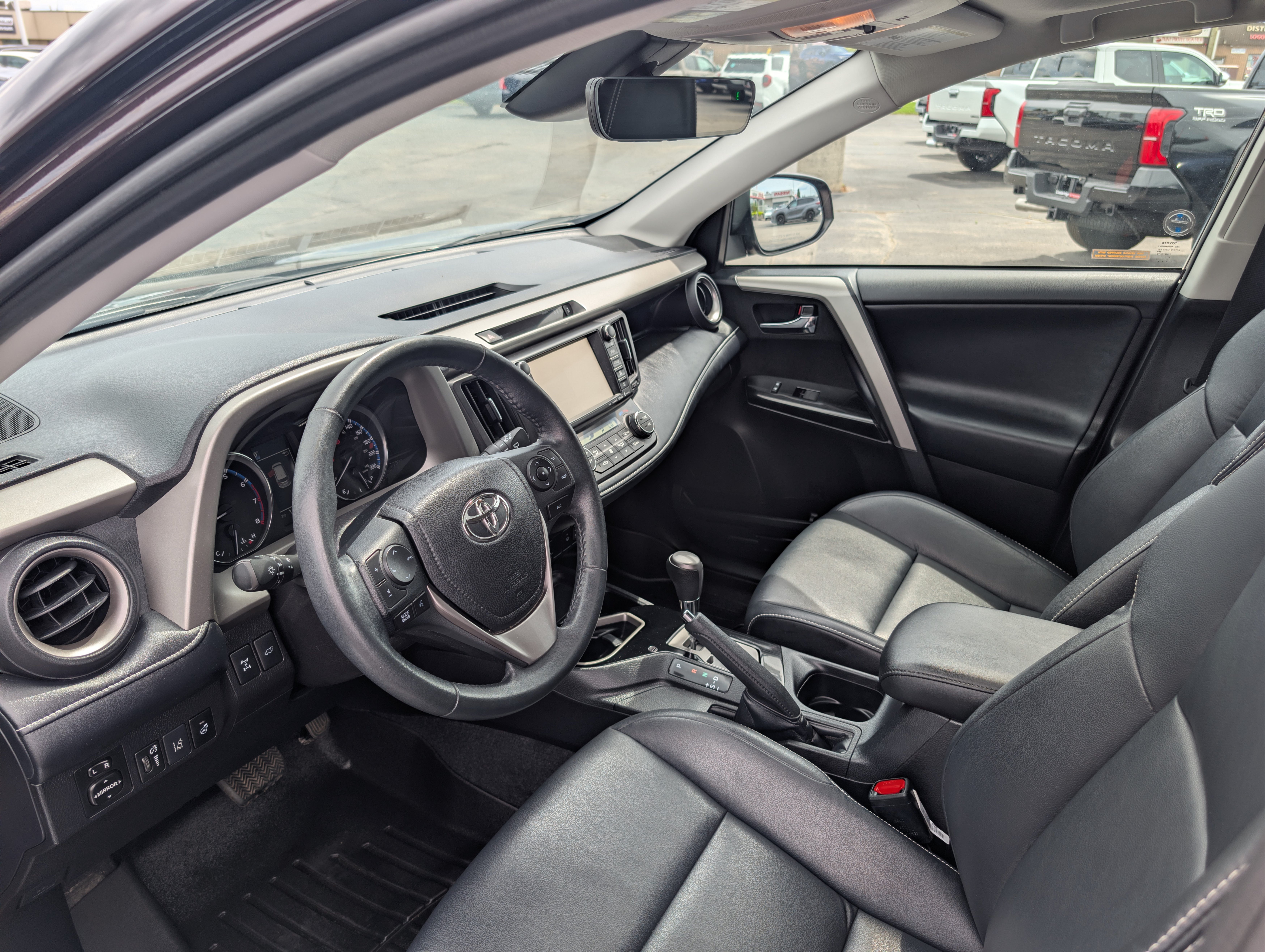 2018 Toyota RAV4 Limited - photo 5