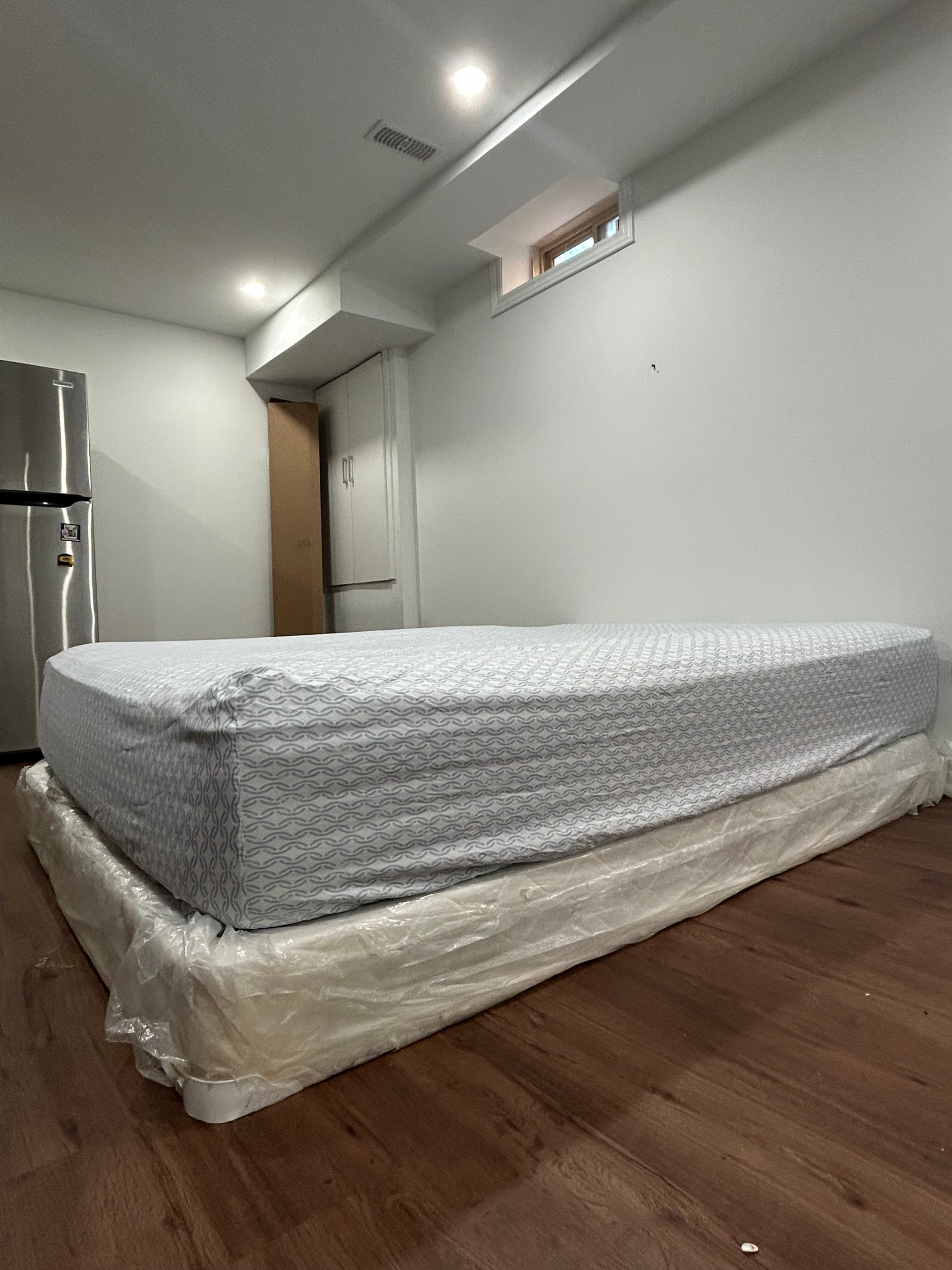 Queen Mattress + Bed Box (9") - photo 2