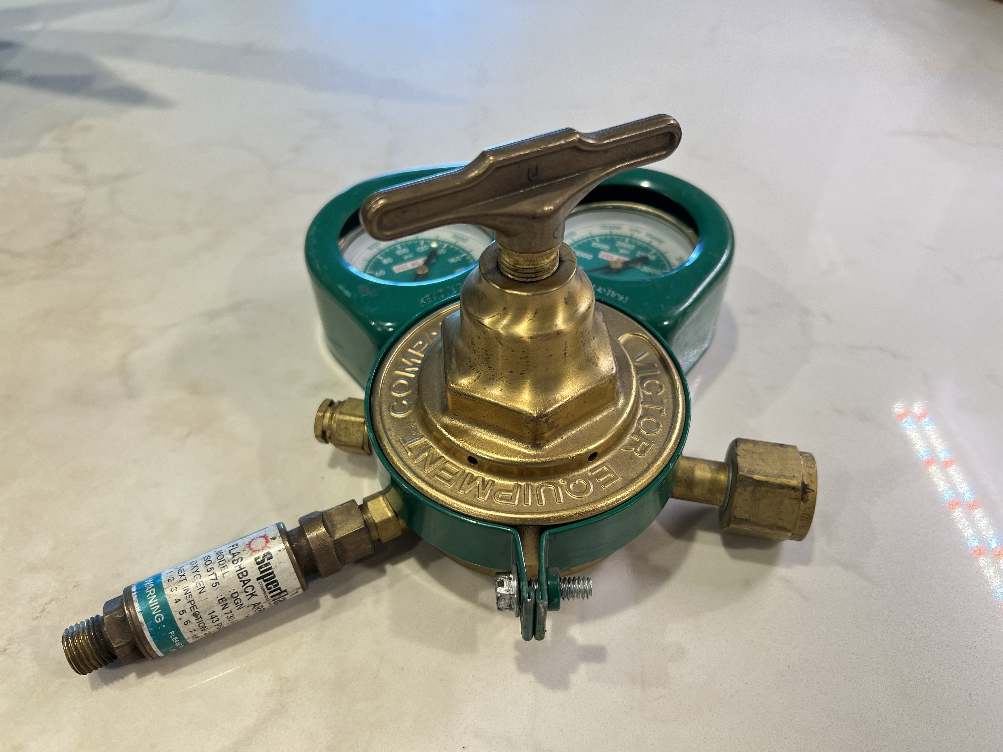 Victor Oxygen Regulator (CSR-450D) w/ Flashback Arrestor - photo 2