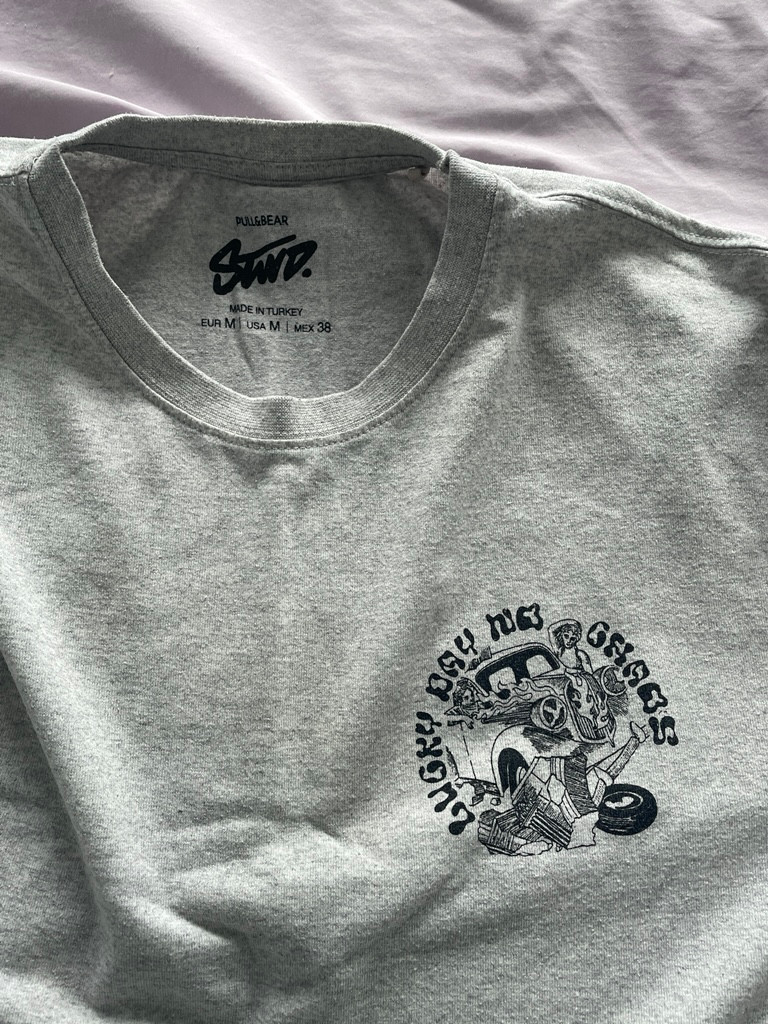 PULL & BEAR Graphic Tee 👕 - photo 2