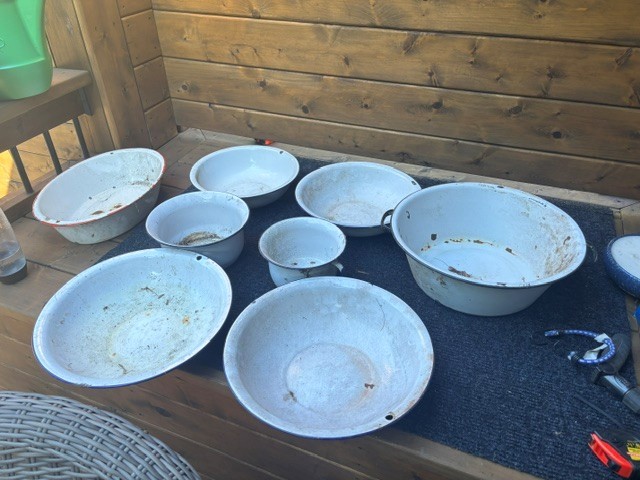 Assorted Enamel Basins and Bowls - photo 2