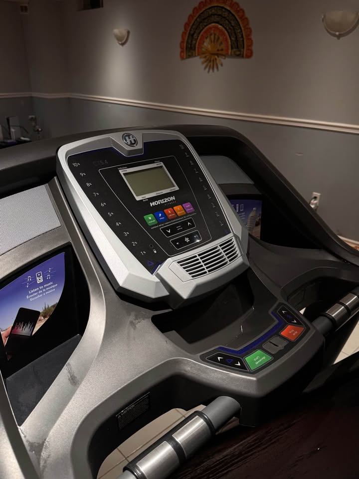 Moving Out Sale: Horizon CT5.4 Folding Treadmill