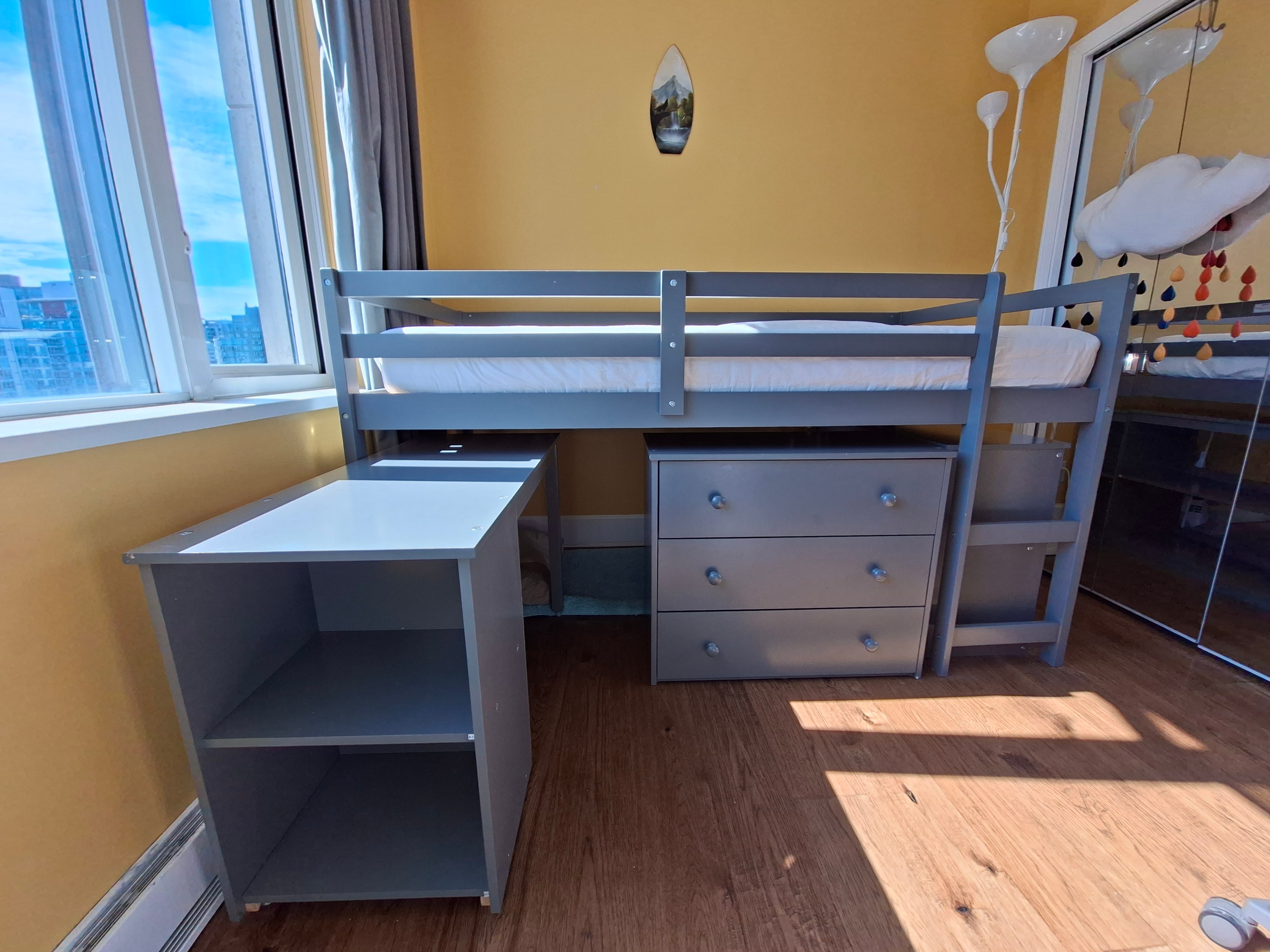 Kids MultiFunctional Loft Bed with Pulling Out Desk