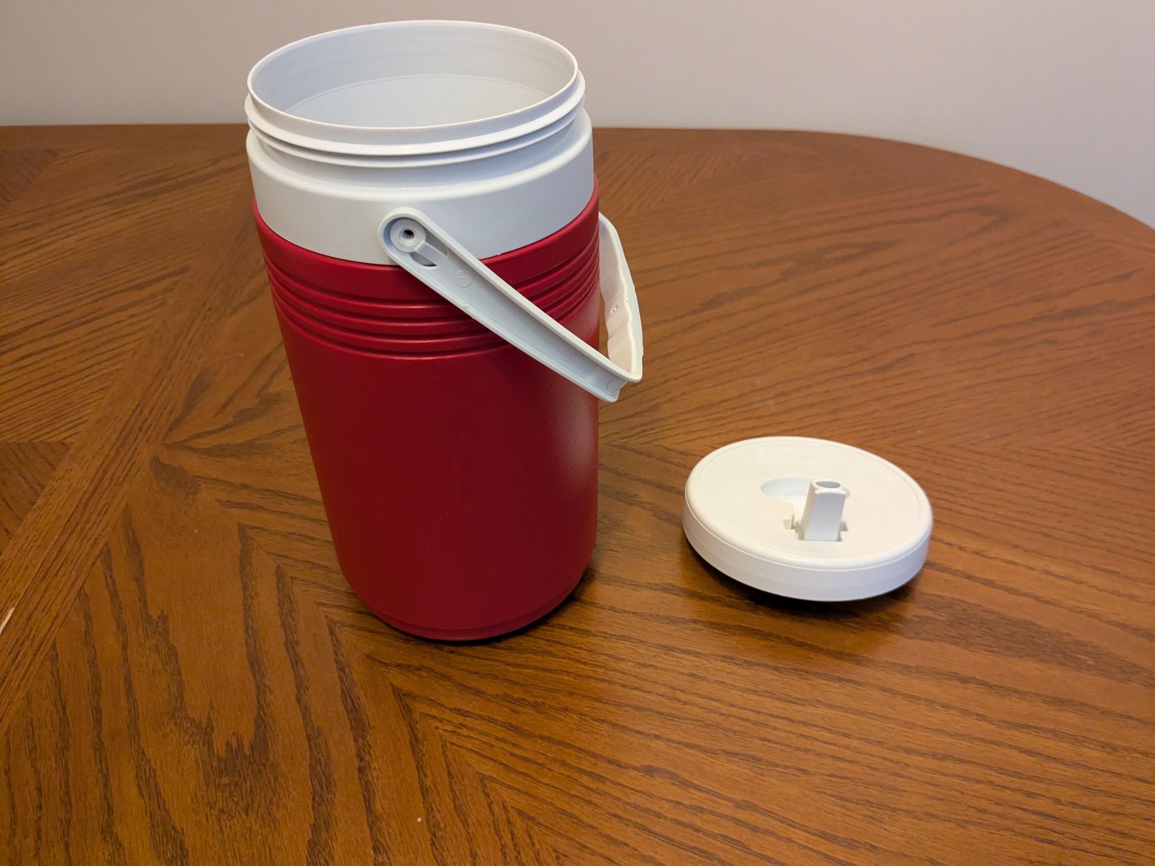 Insulated Beverage Jug with Flip-Cap and Handle 1/2-Gal / 2L