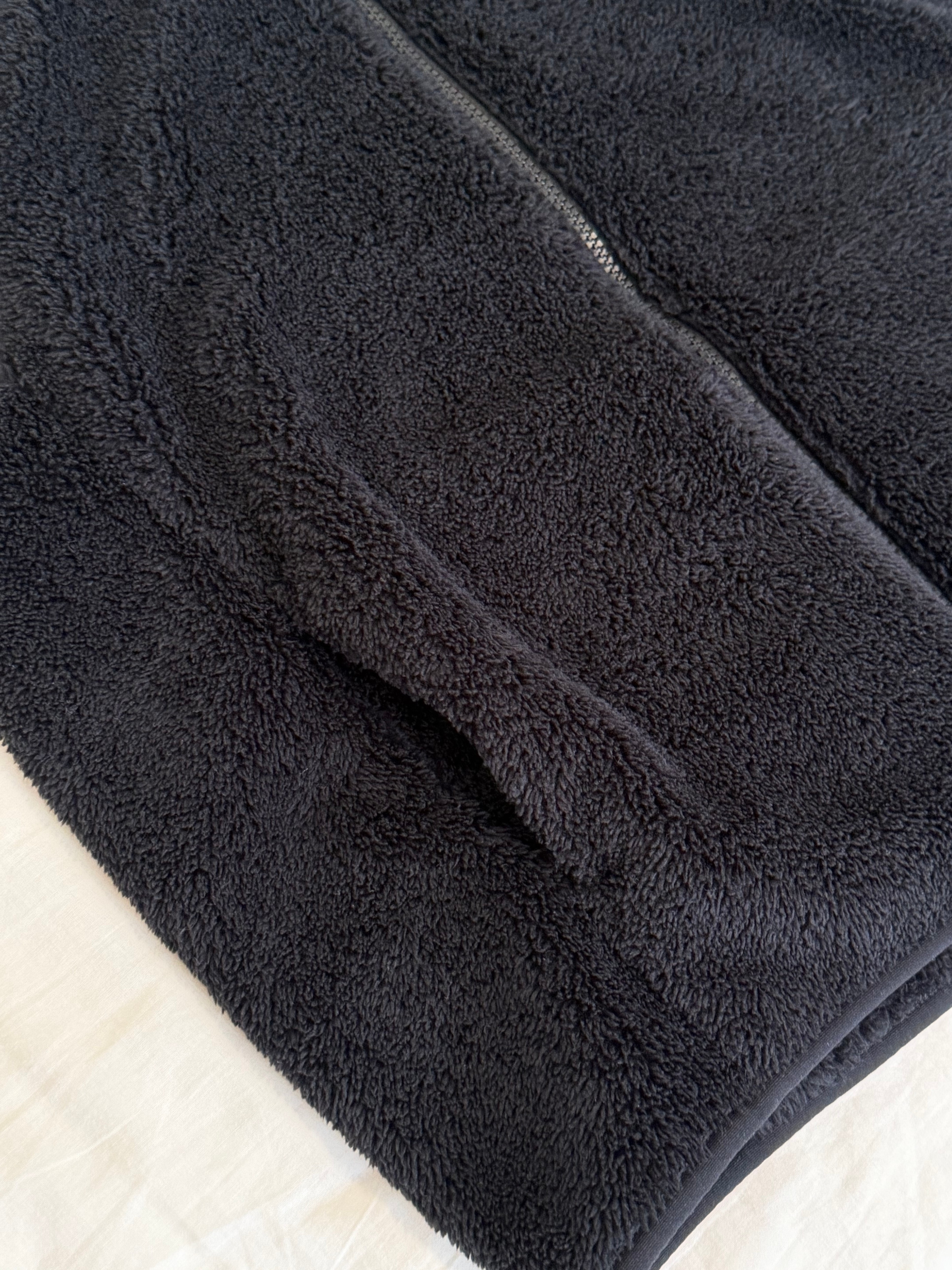UNIQLO Fluffy Fleece Vest – Black – Size M - photo 4