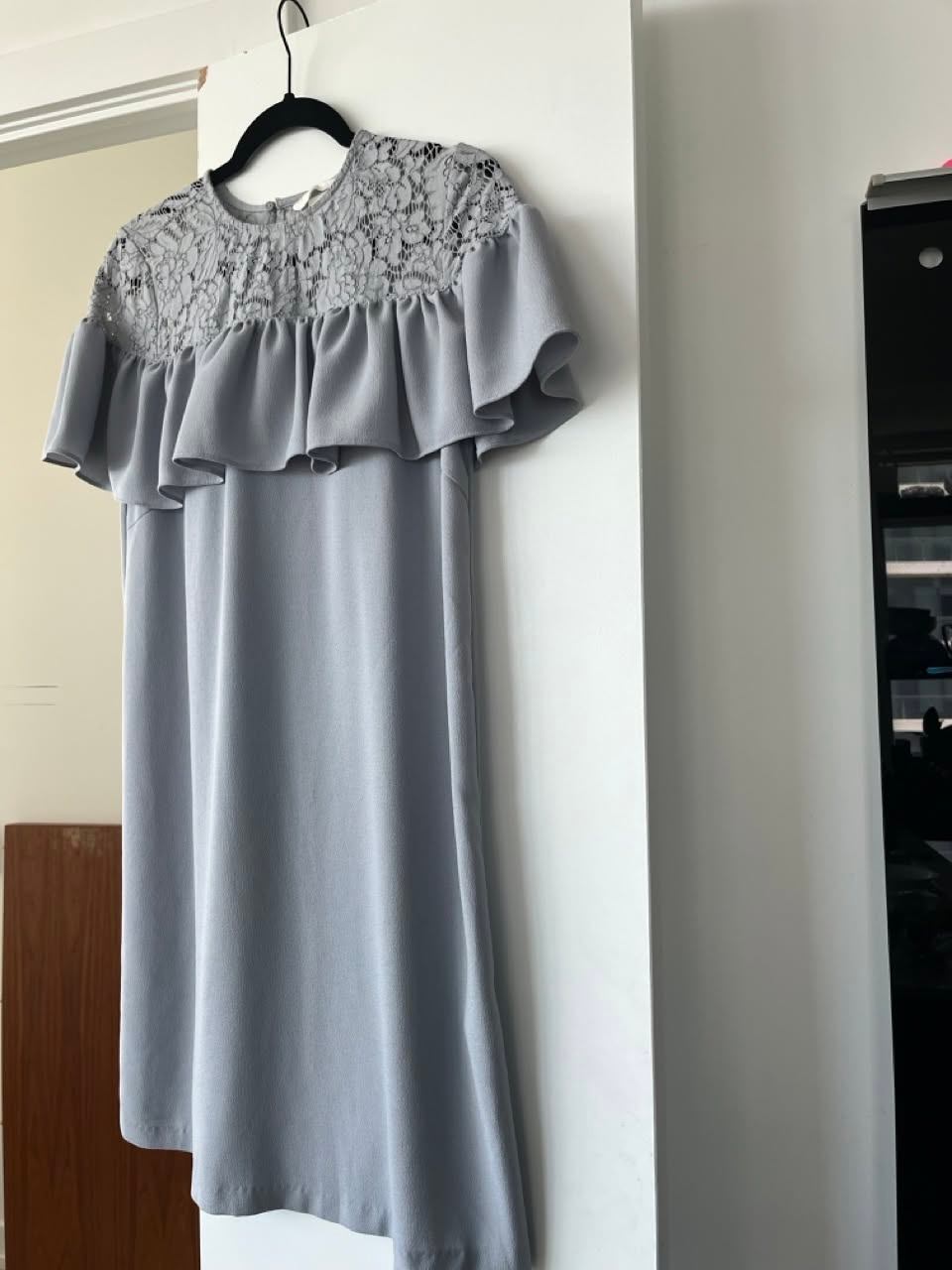 H&M ruffle shoulder dress - photo 3
