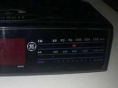 Classic Old School General Electric Digital Radio Alarm Clock - photo 4