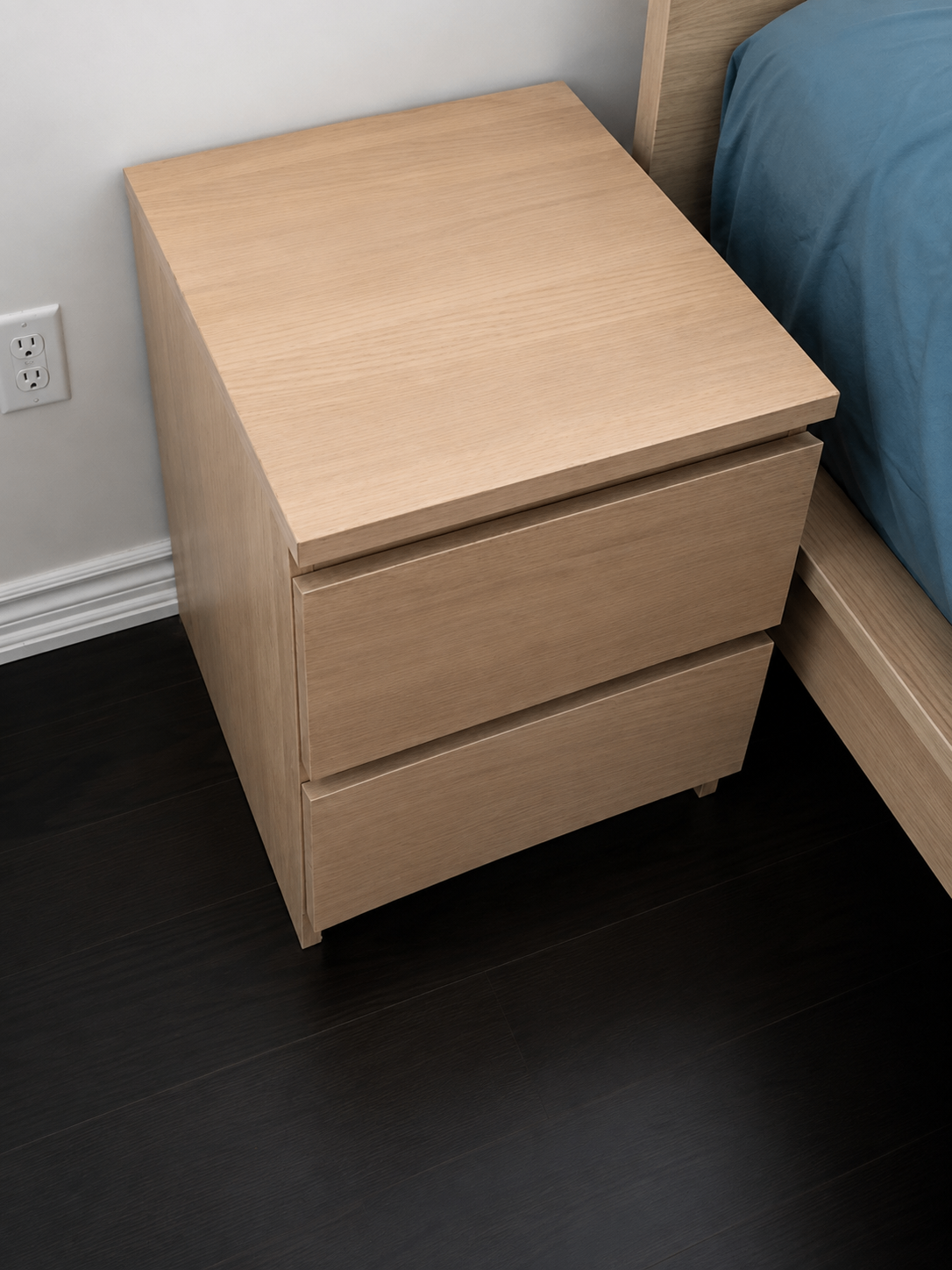 IKEA MALM 2-Drawer Nightstand – Light Oak