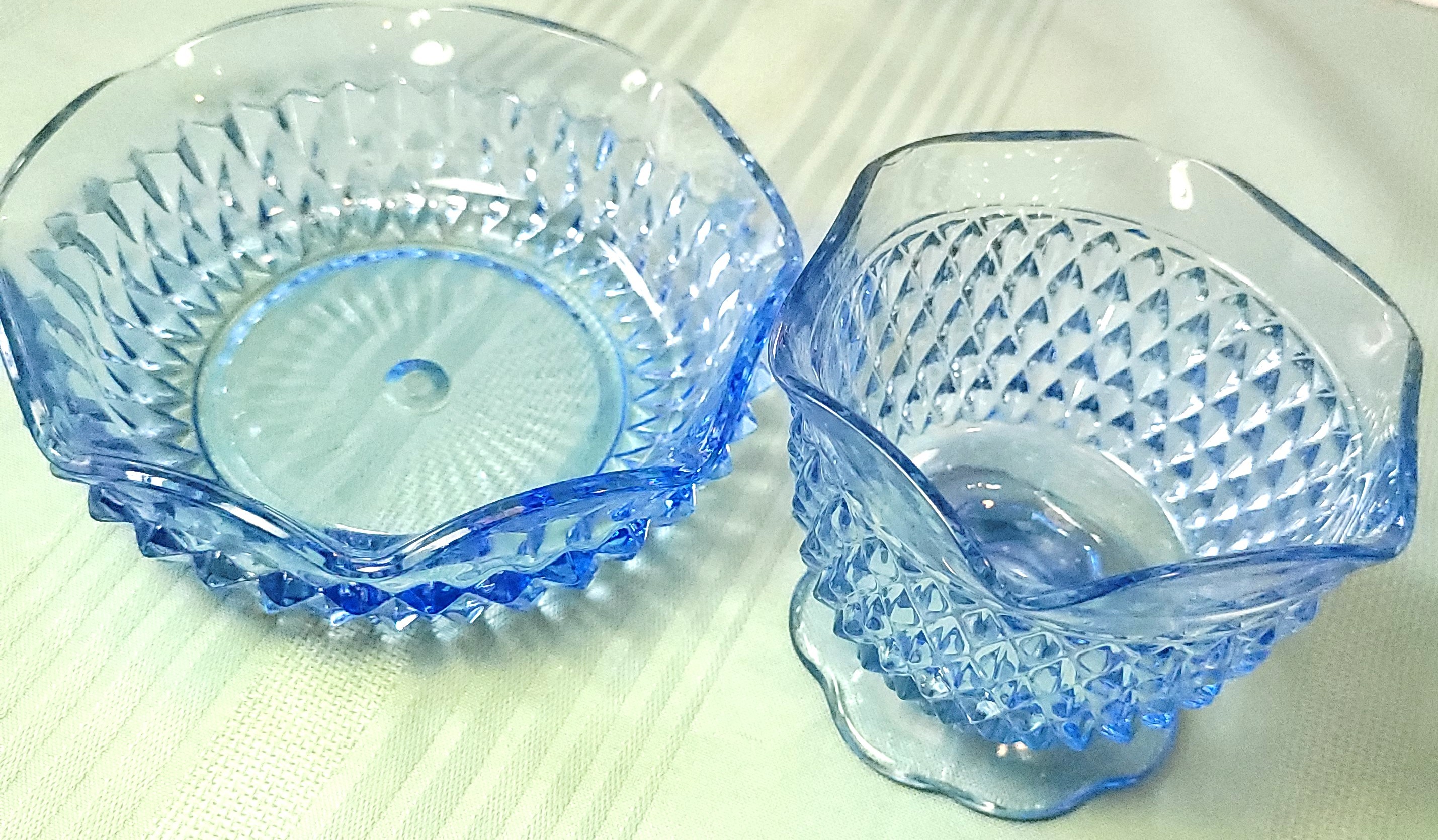 1960s Light Blue Diamond Glass Sugar Bowl and Creamer Set - photo 2