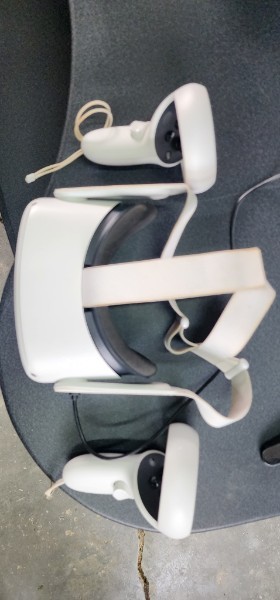 Oculus Quest 2 VR Headset with Controllers - photo 2