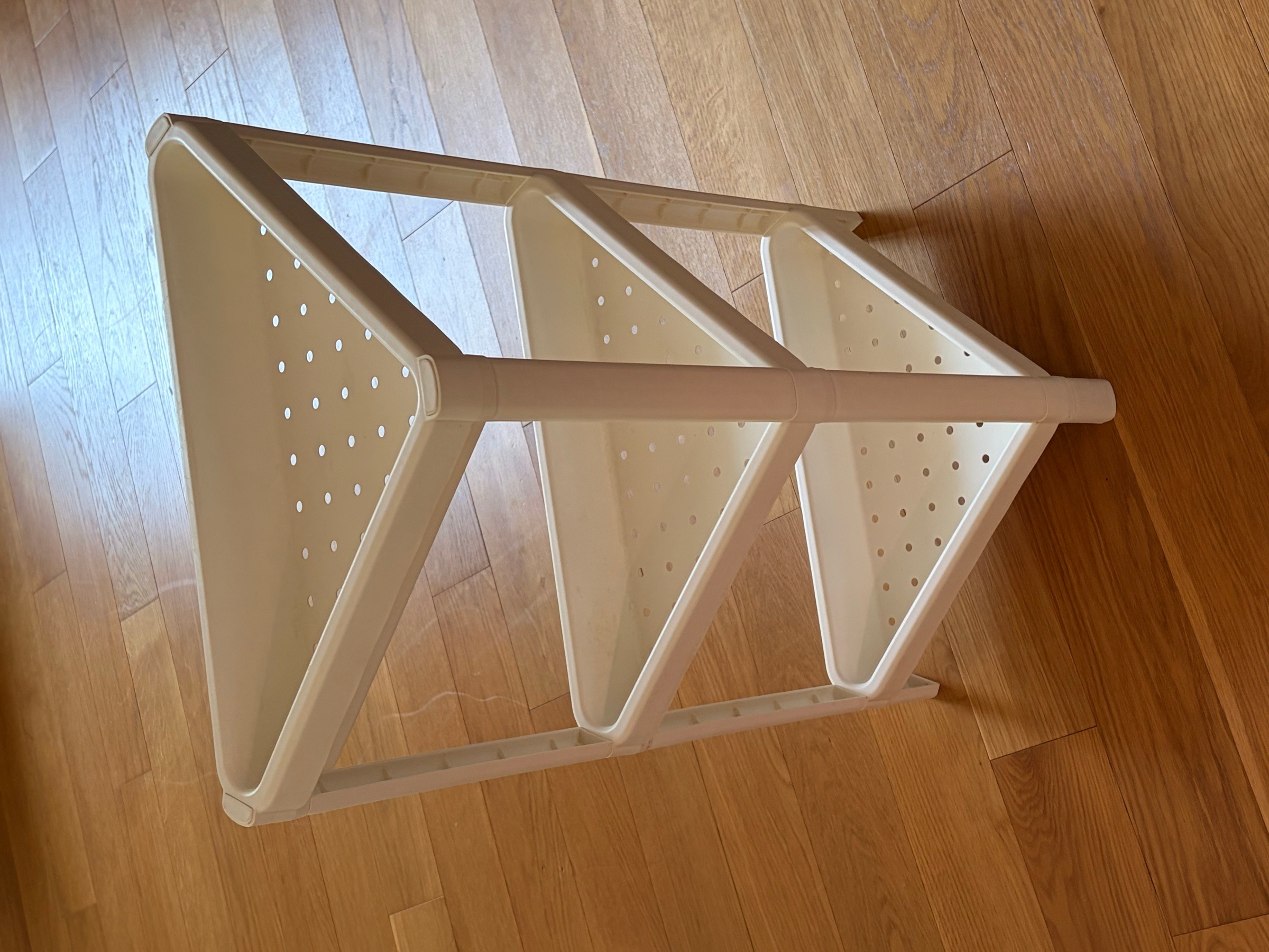 White 3-tier plastic corner shelf