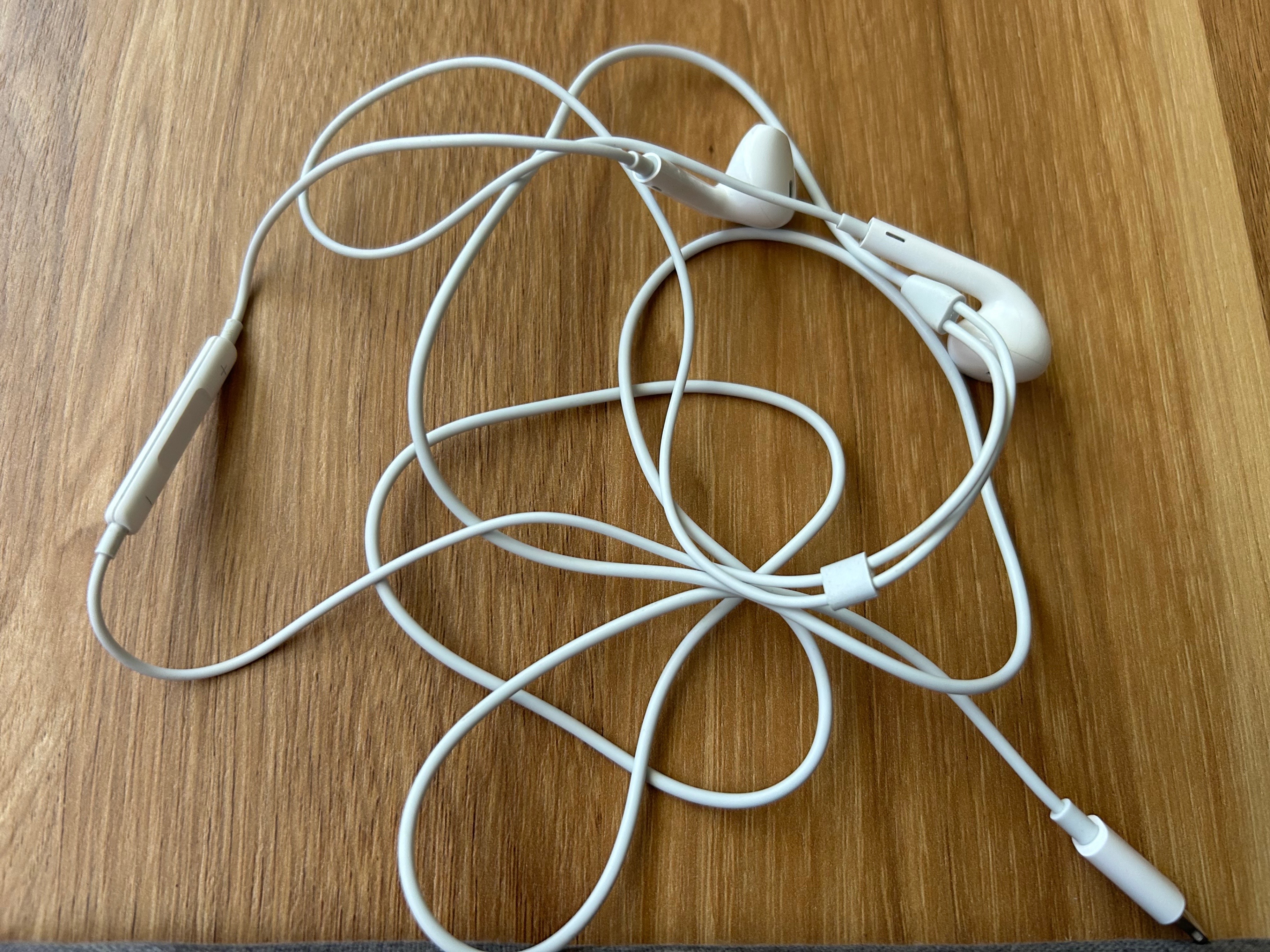Wired Earbuds - Apple and Beats - photo 4