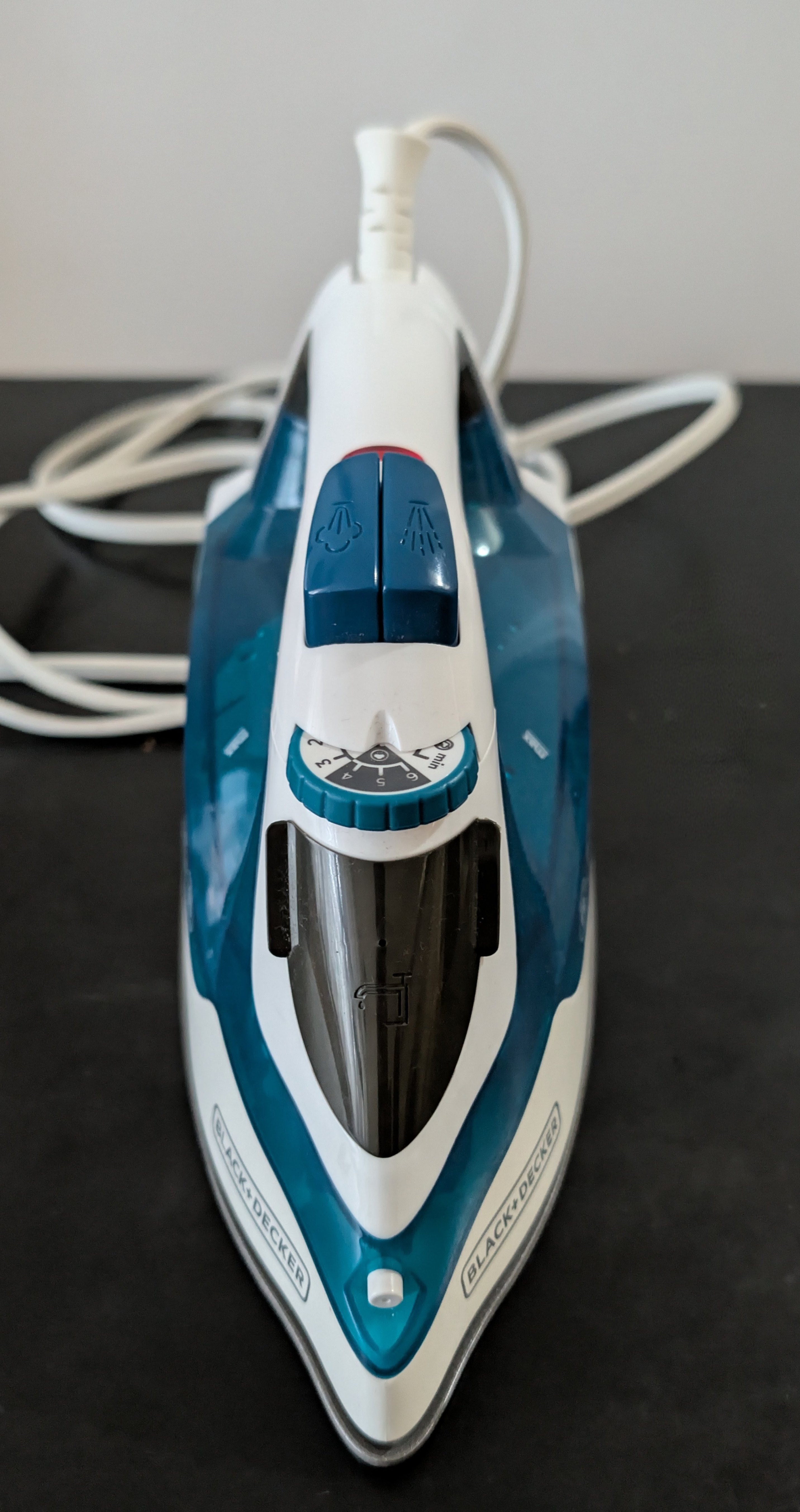 ‼️MOVING OUT SALE ‼️BLACK+DECKER Evensteam Iron - photo 3