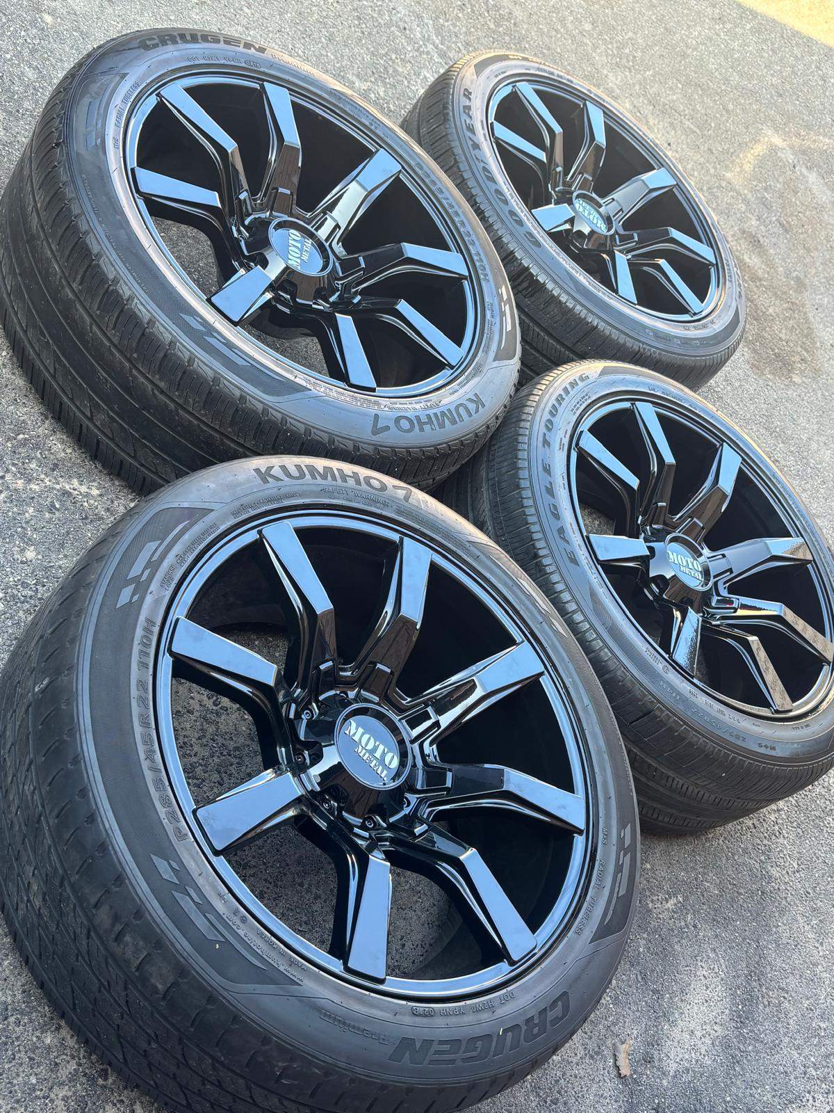 NEW 22"MotoMetal(6x135/6x139)+Uses tires-F150/Tahoe/Sierra/Silv
