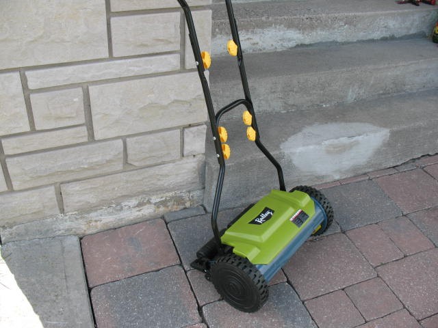 Radley 14 Inch Reel Lawnmower, LIKE NEW - photo 3
