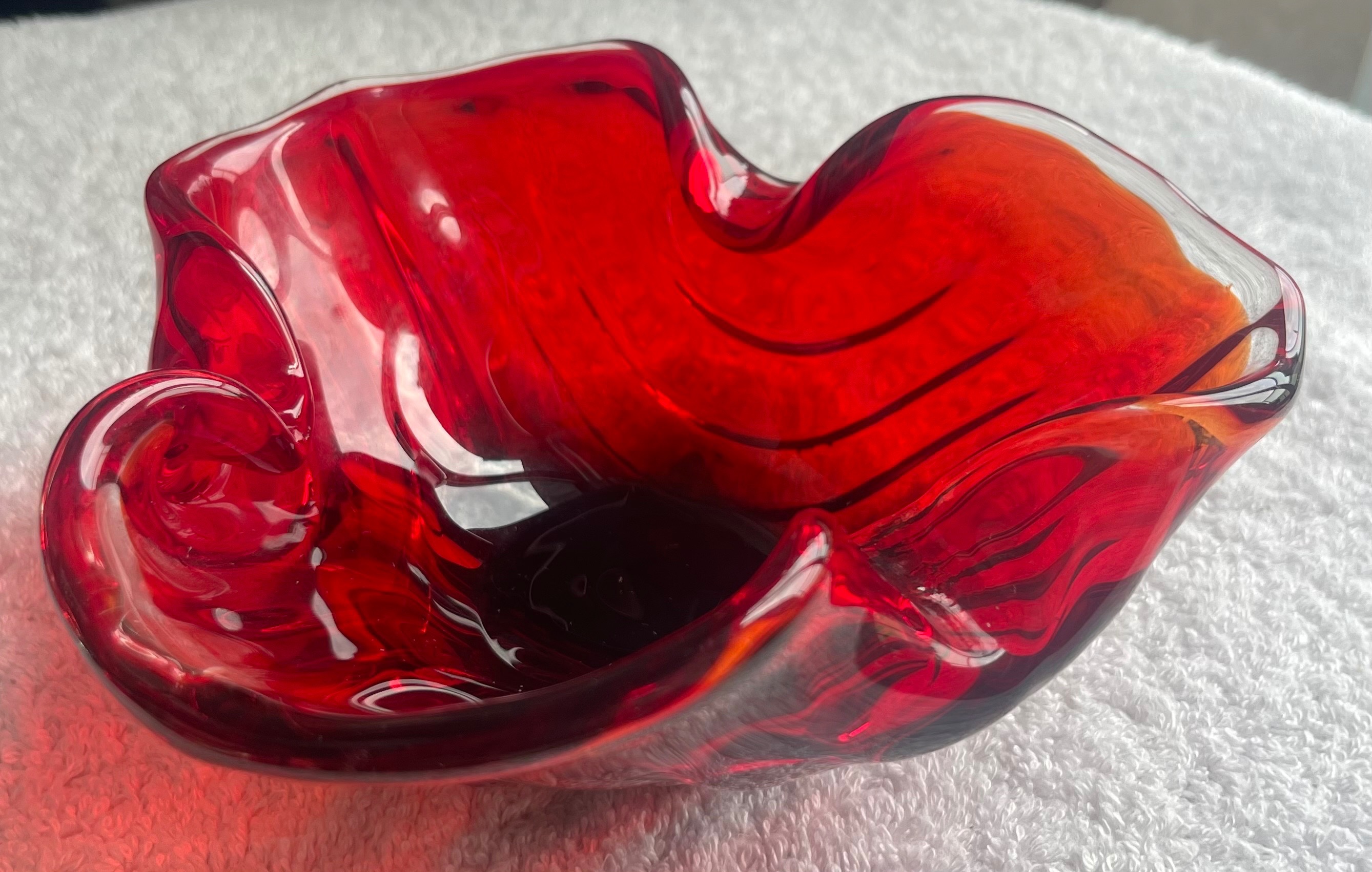Vintage Hand-Blown Art Glass Ruffled Dish (6.25") - photo 3