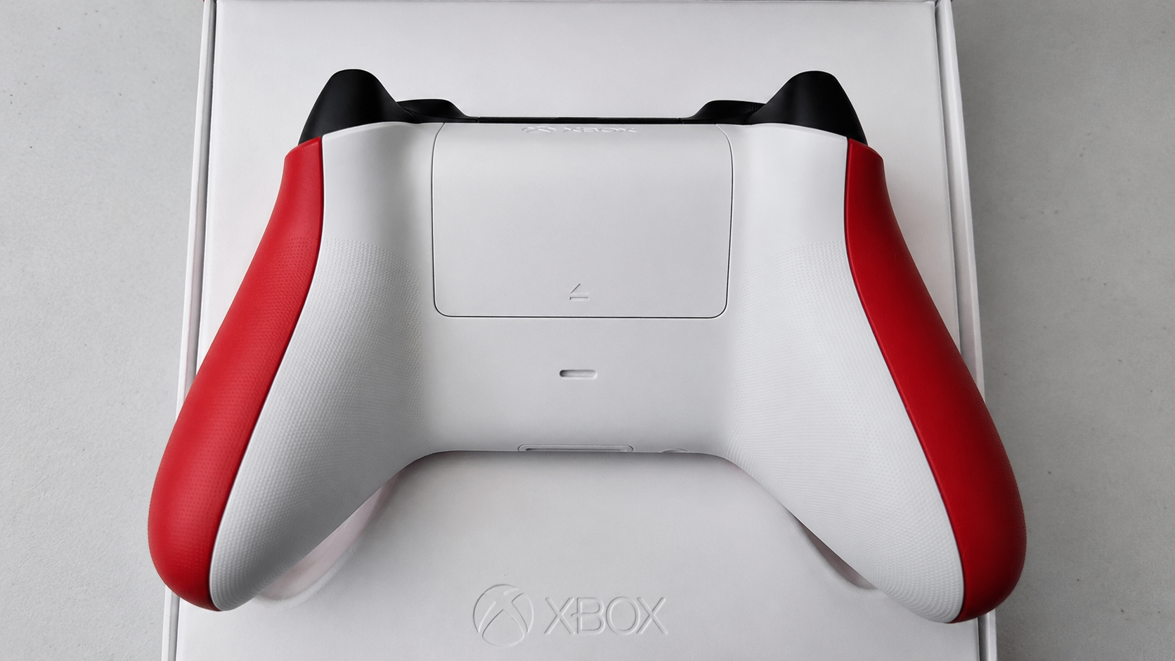 Xbox Wireless Controller (Pulse Red) – Excellent Condition - photo 4