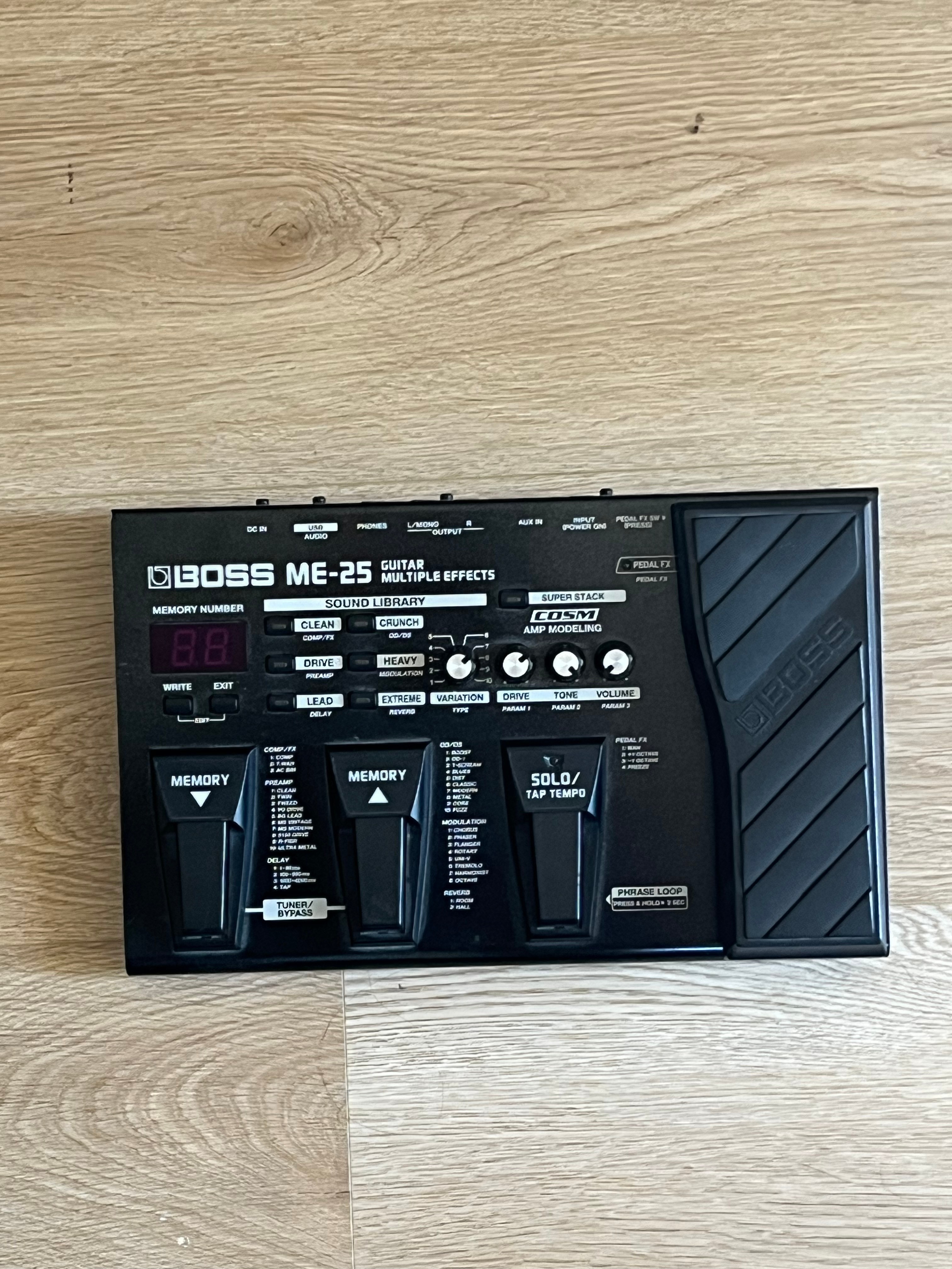 Boss ME-25 guitar multi effect