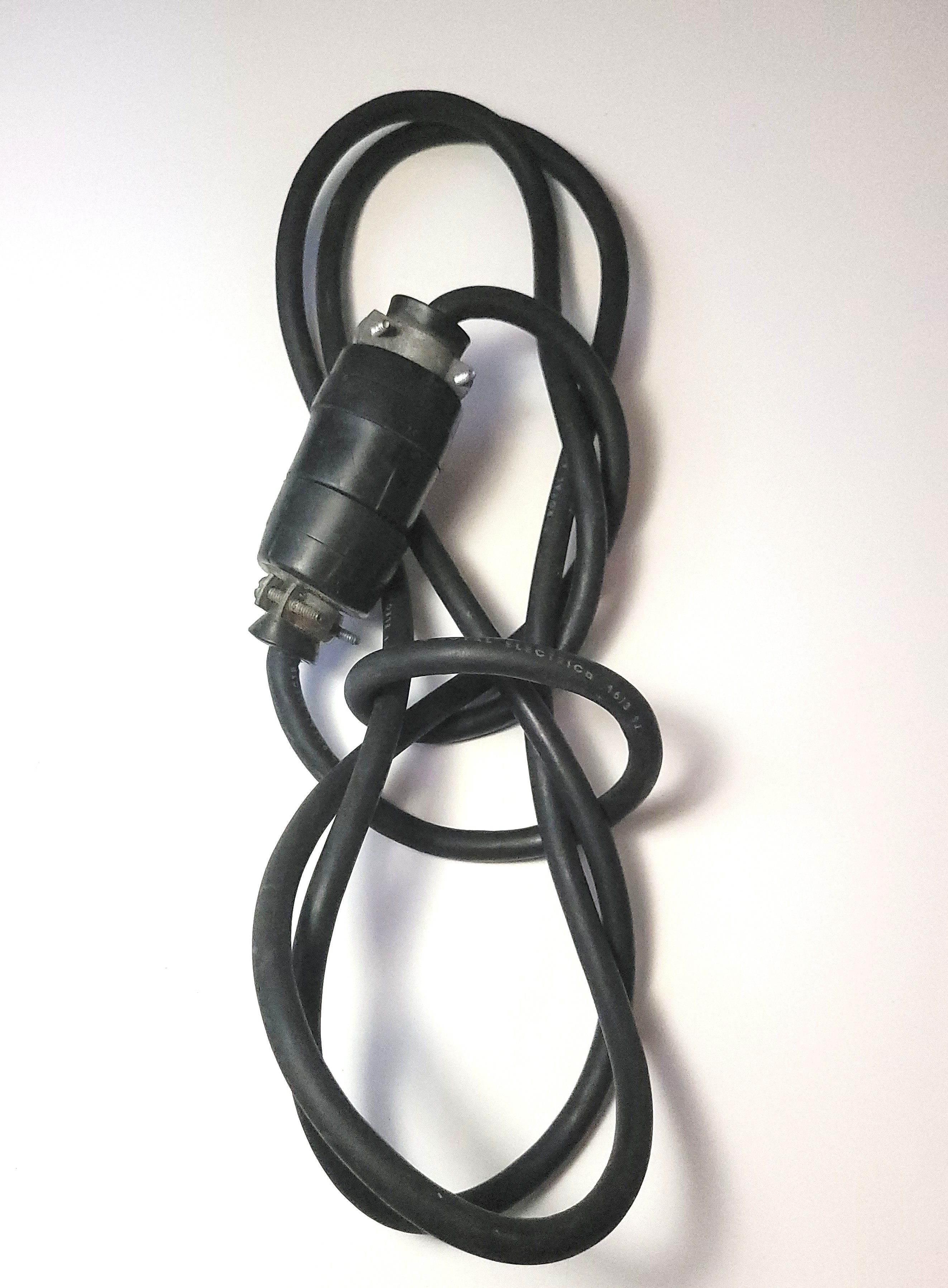 Bundle of 3 functional extension cords of various lengths. - photo 2