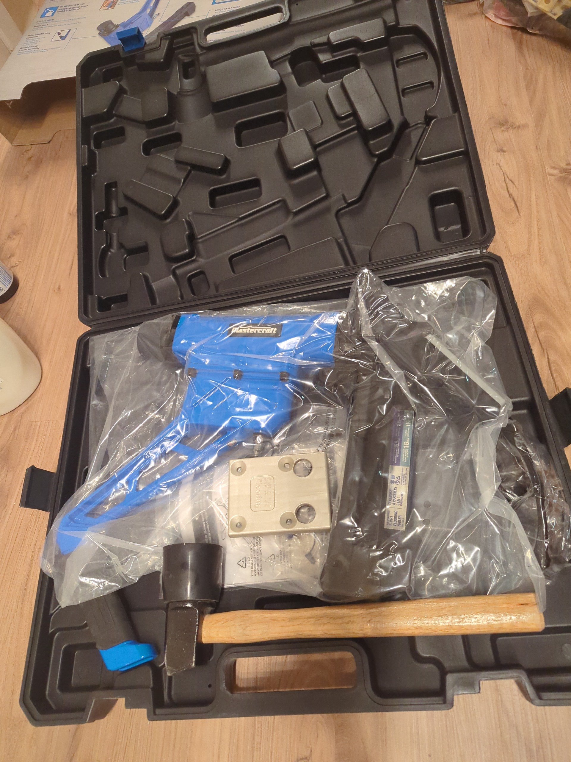 Mastercraft 3-in-1 Pneumatic Flooring Nailer Kit - photo 4