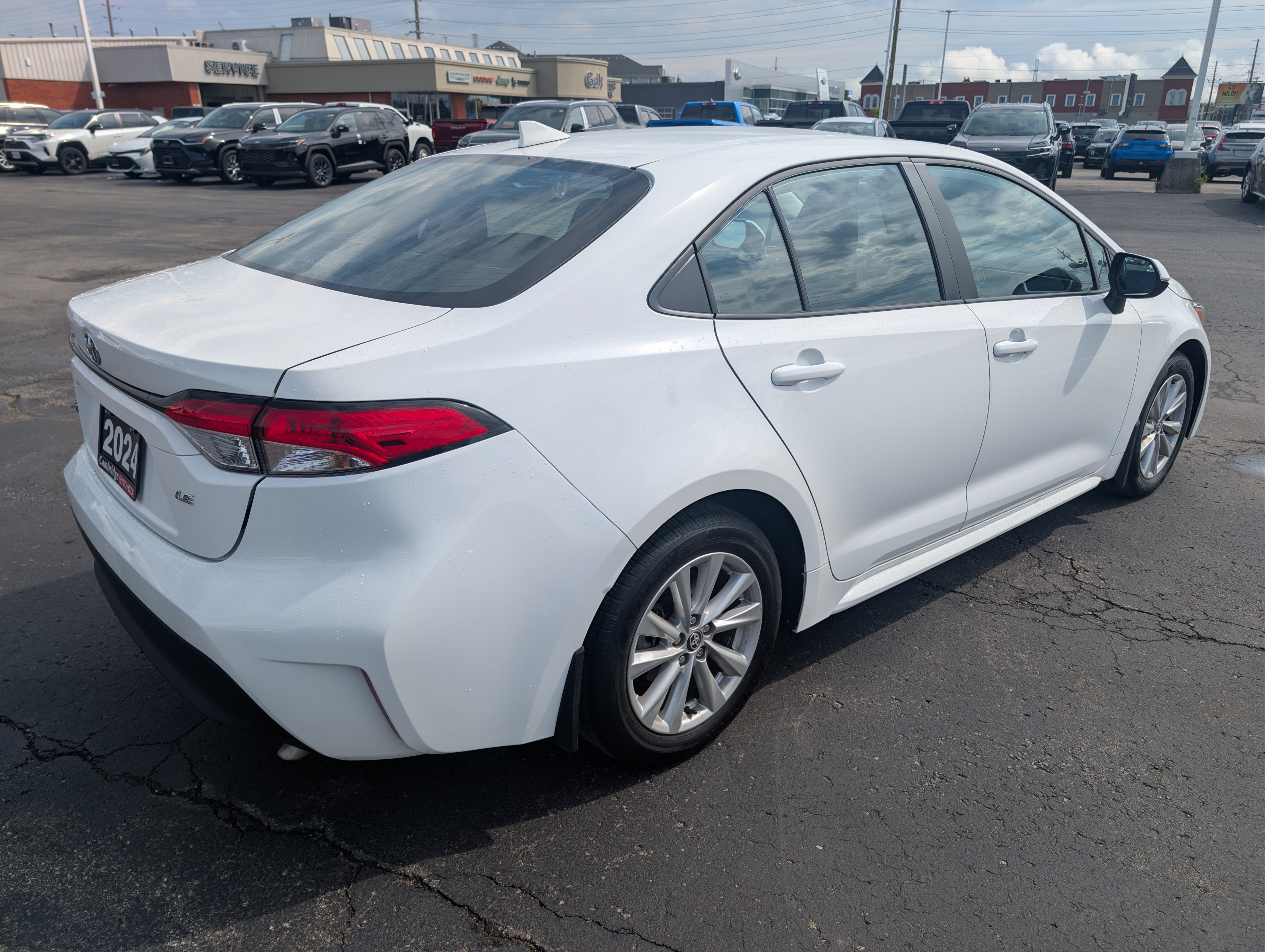 2024 Toyota Corolla LE - photo 2