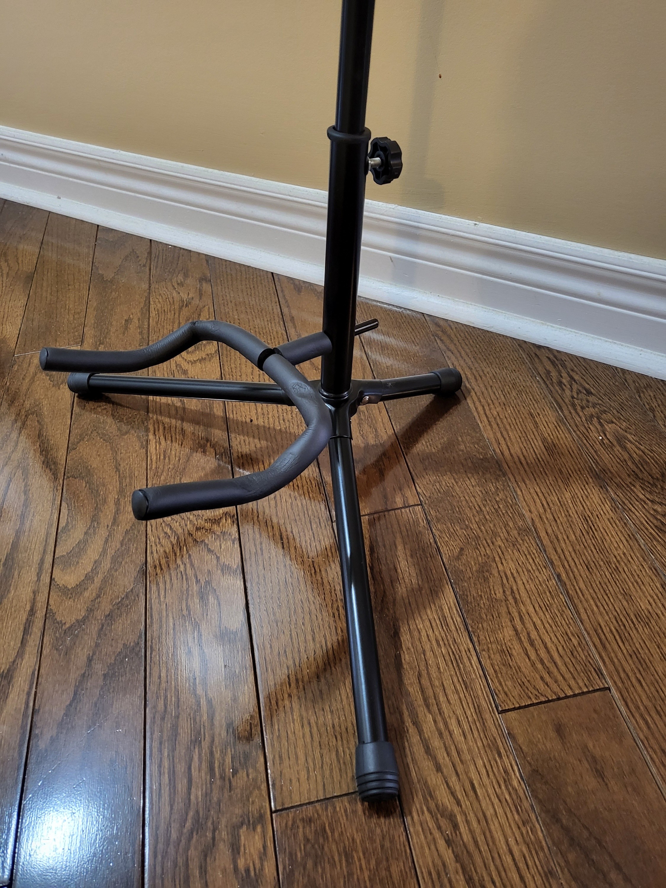 Guitar stand suitable for all types: acoustic, electric, bass - photo 2