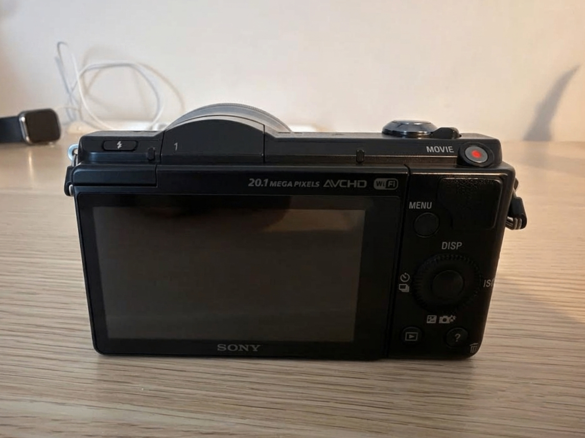 Sony a5000 + Kit lens - photo 2