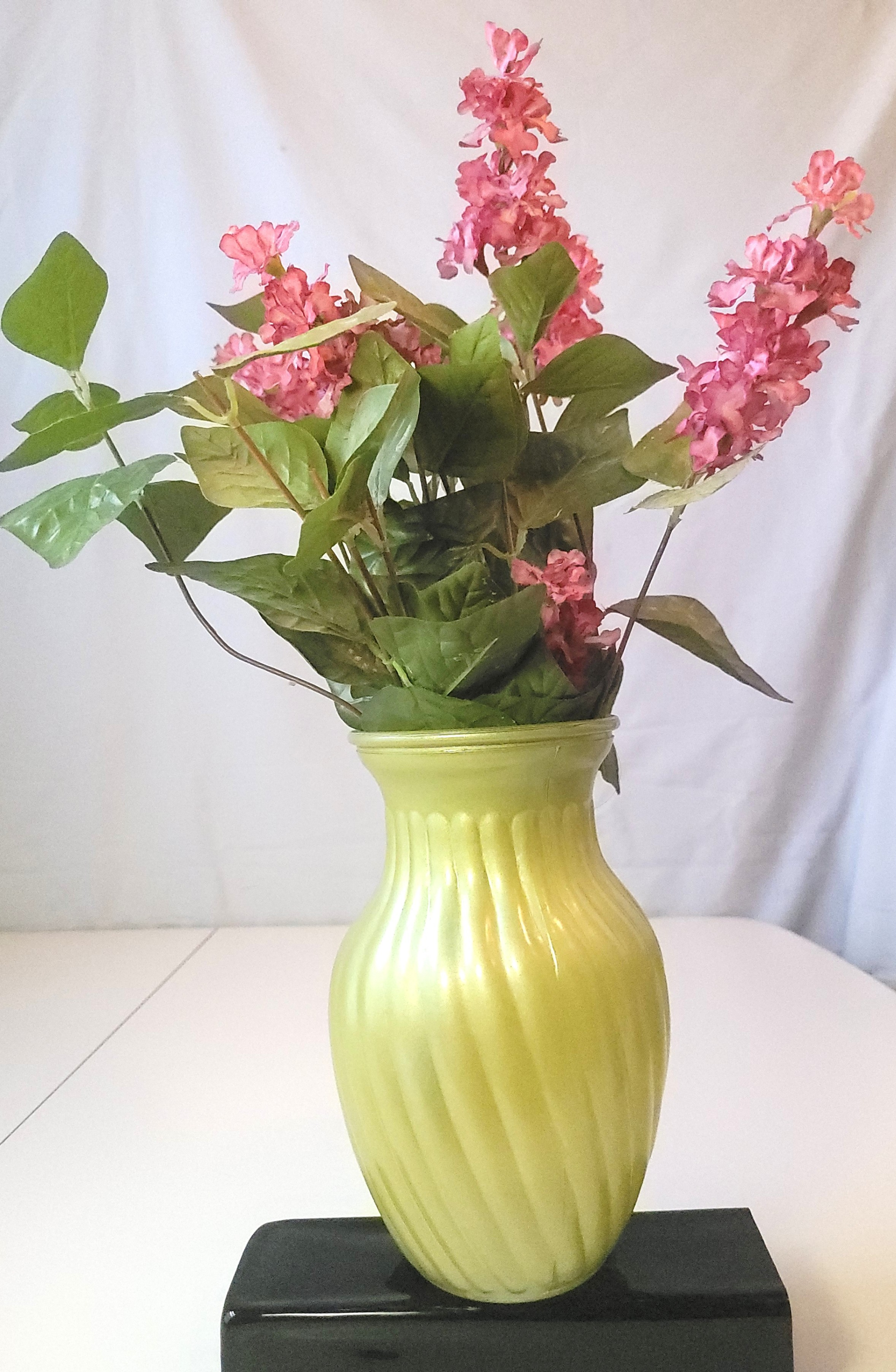 1974 Yellow Satin Glass Swirl Vase with Faux Floral Arrangement - photo 3