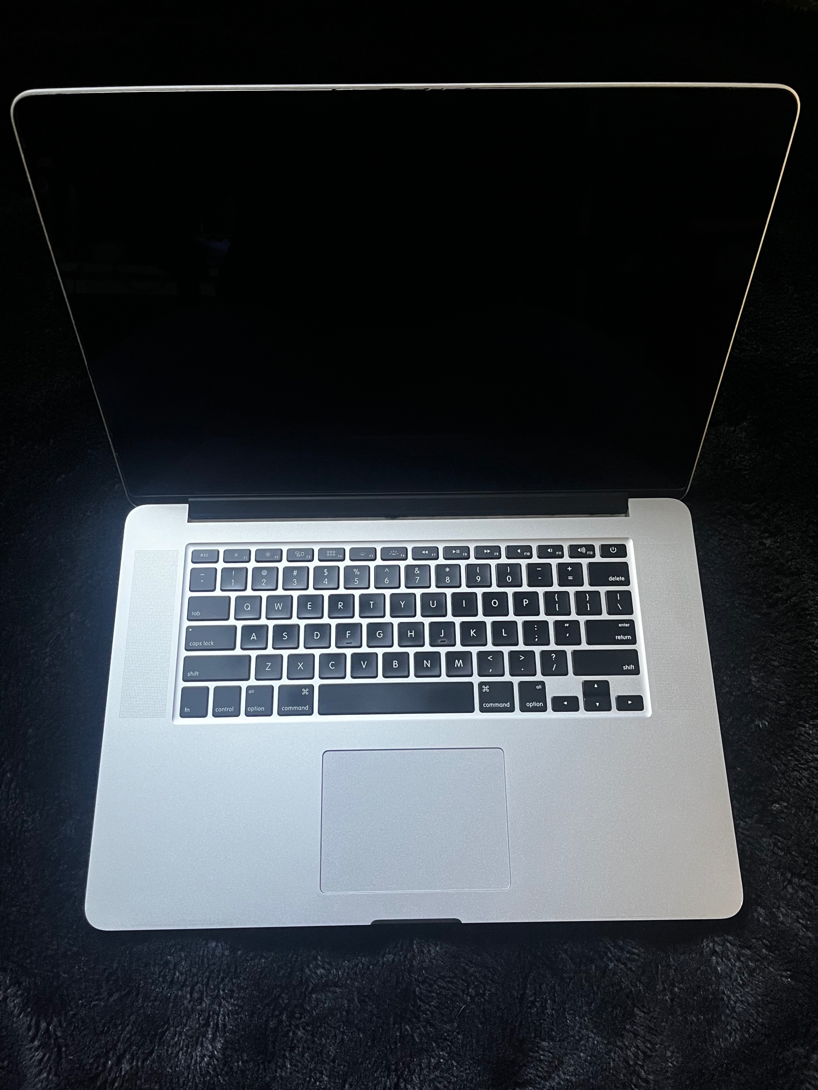 MacBook Pro 15" Retina 2015, i7/16GB/512GB + Case Included - photo 4
