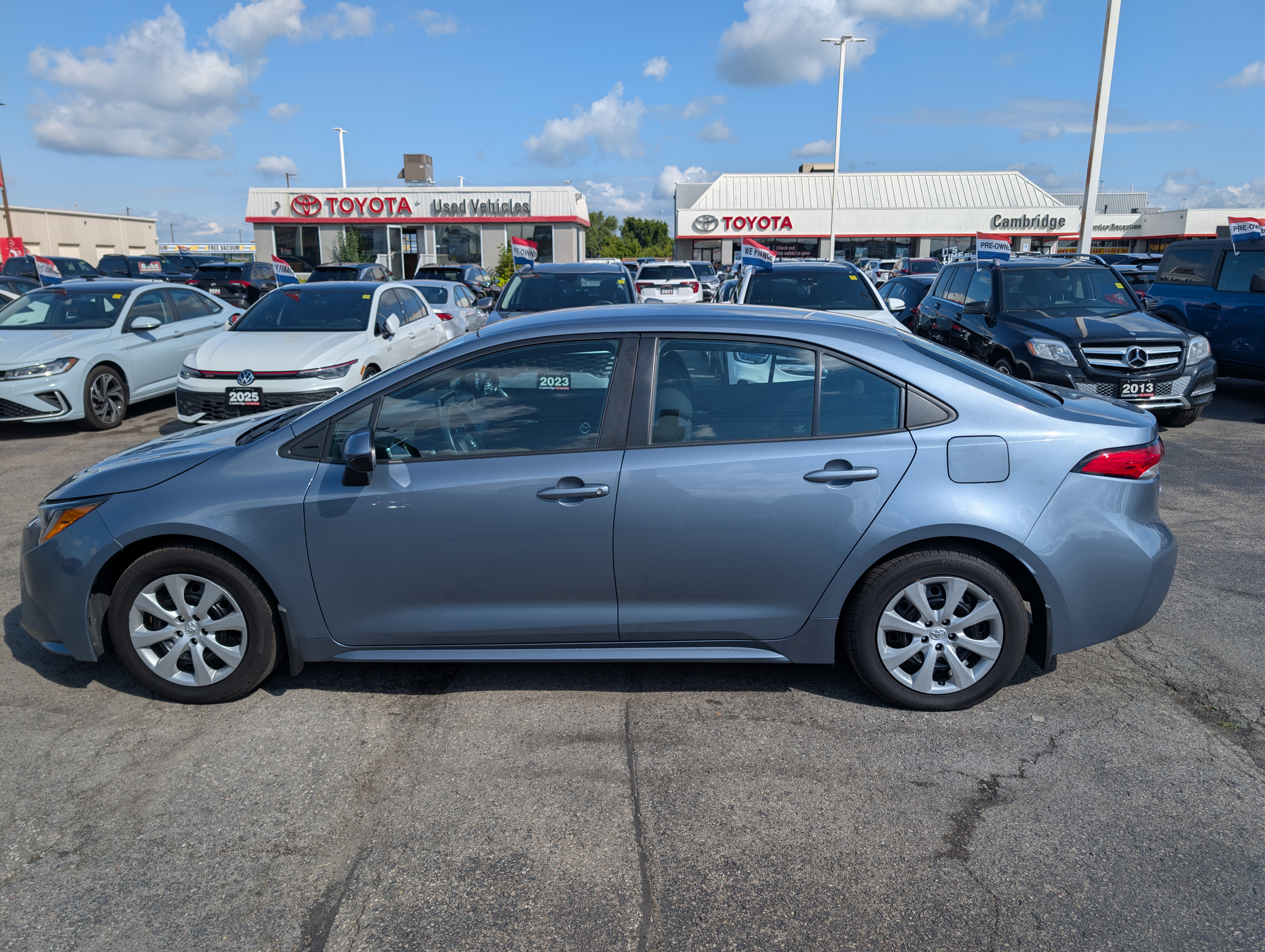 2020 Toyota Corolla LE - photo 3