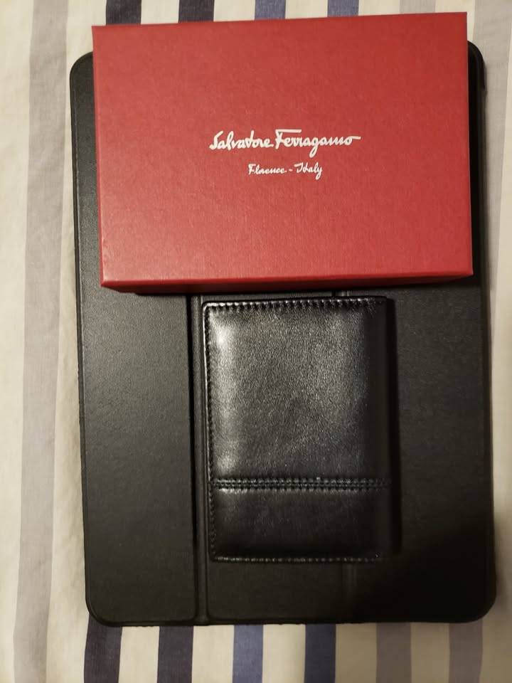 Salvatore Ferragamo leather card case wallet. - photo 4