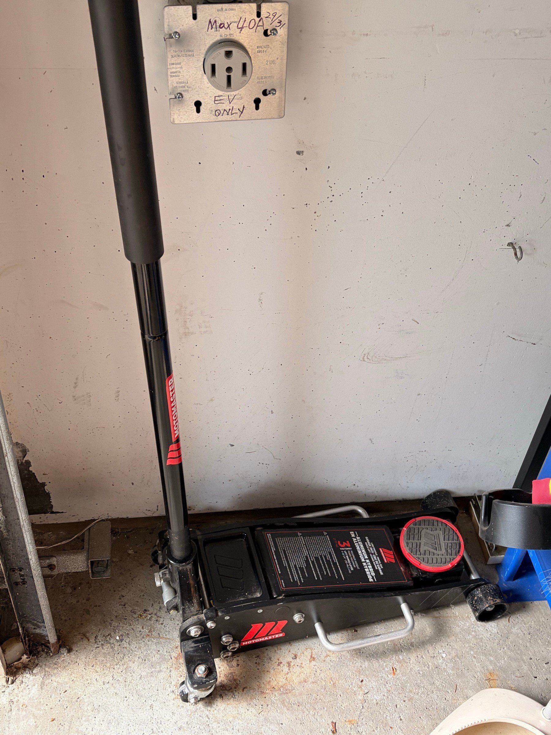 MotoMaster Aluminum Hybrid 3 Ton Low Profile Floor Jack - photo 4