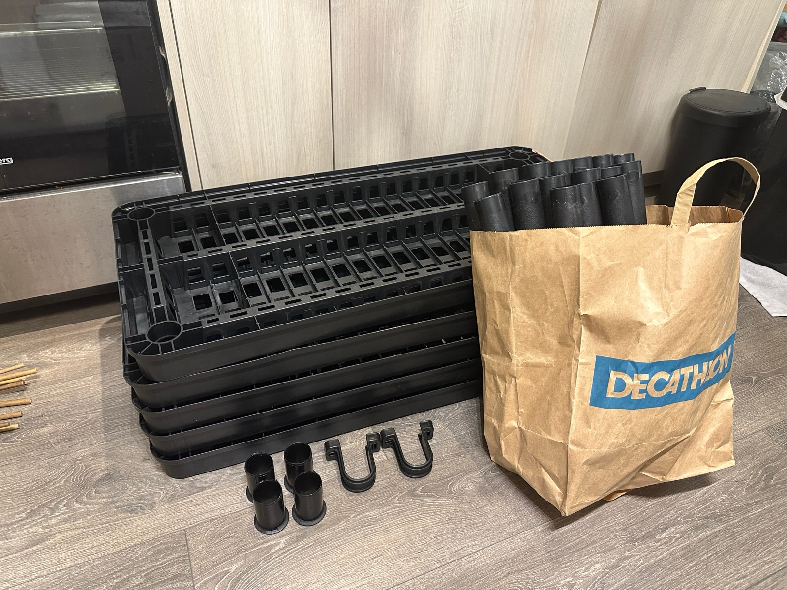 Moving out sale – 5-Tier Plastic Storage Shelf / Garage Rack - photo 4