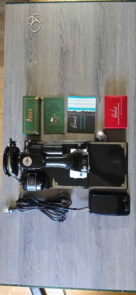 Singer 221K and accessories - photo 2