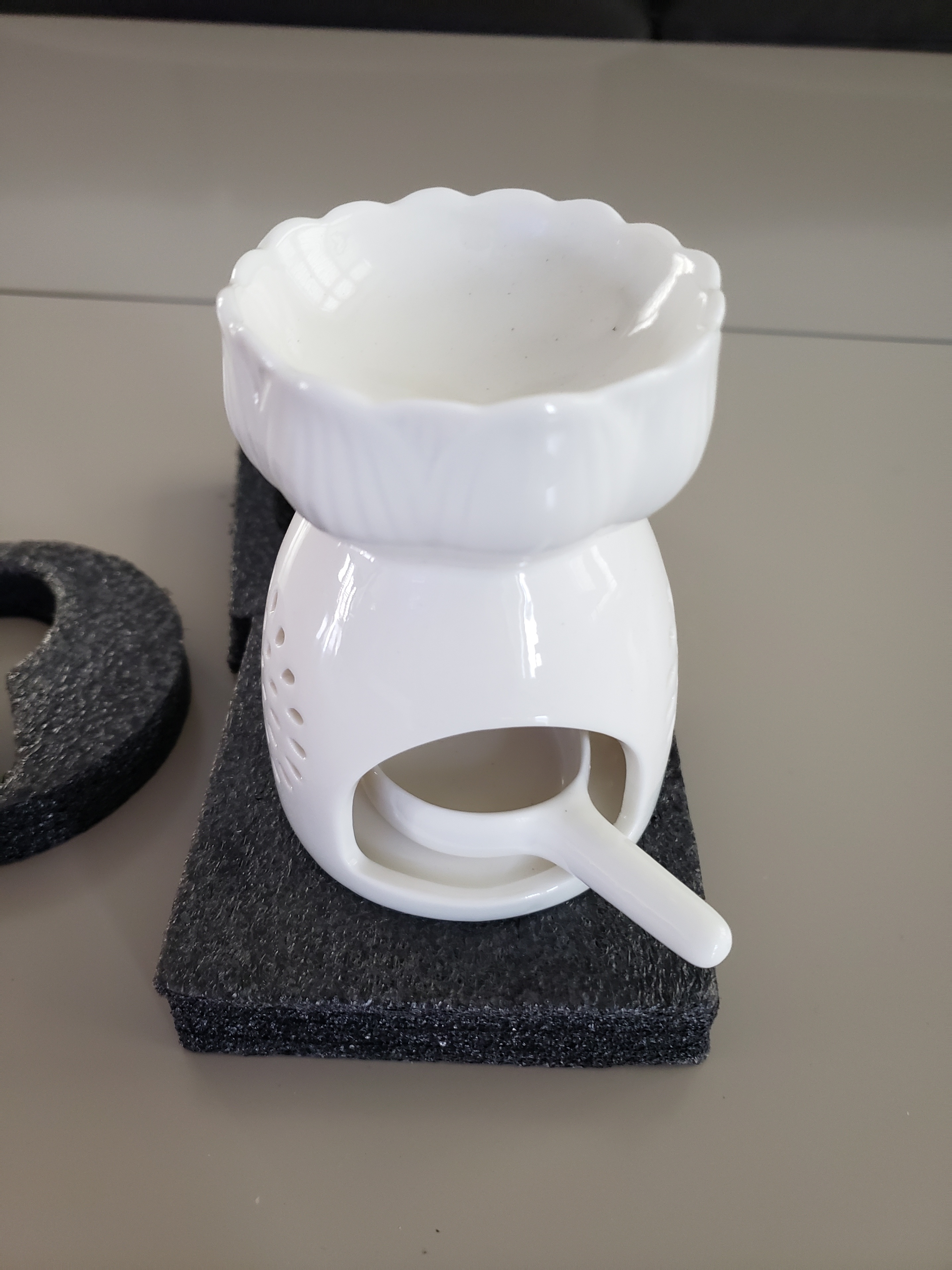 White Ceramic Oil Burner with Spoon