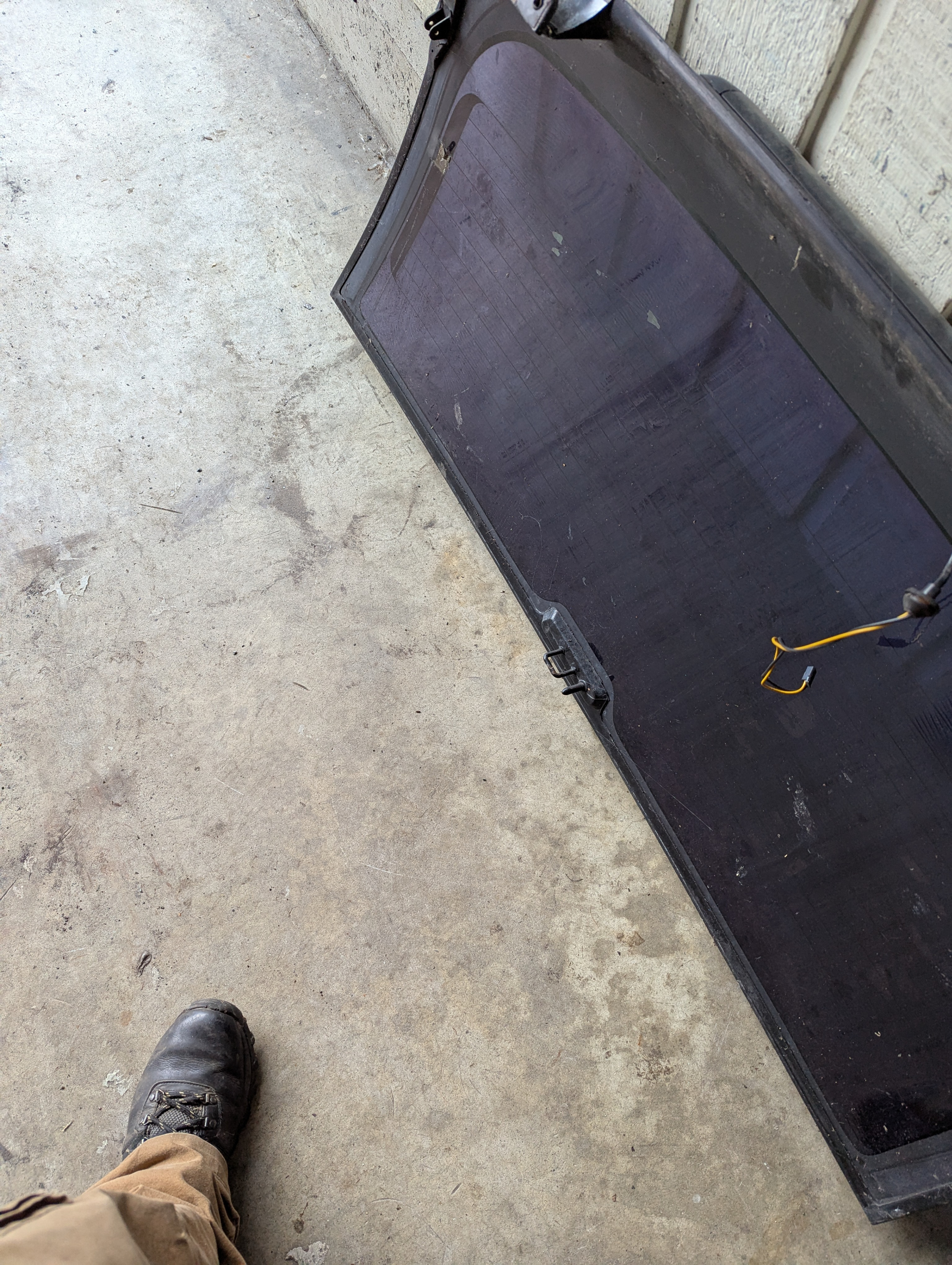 GMC 1998 Jimmy Sedan Back Glass - photo 4