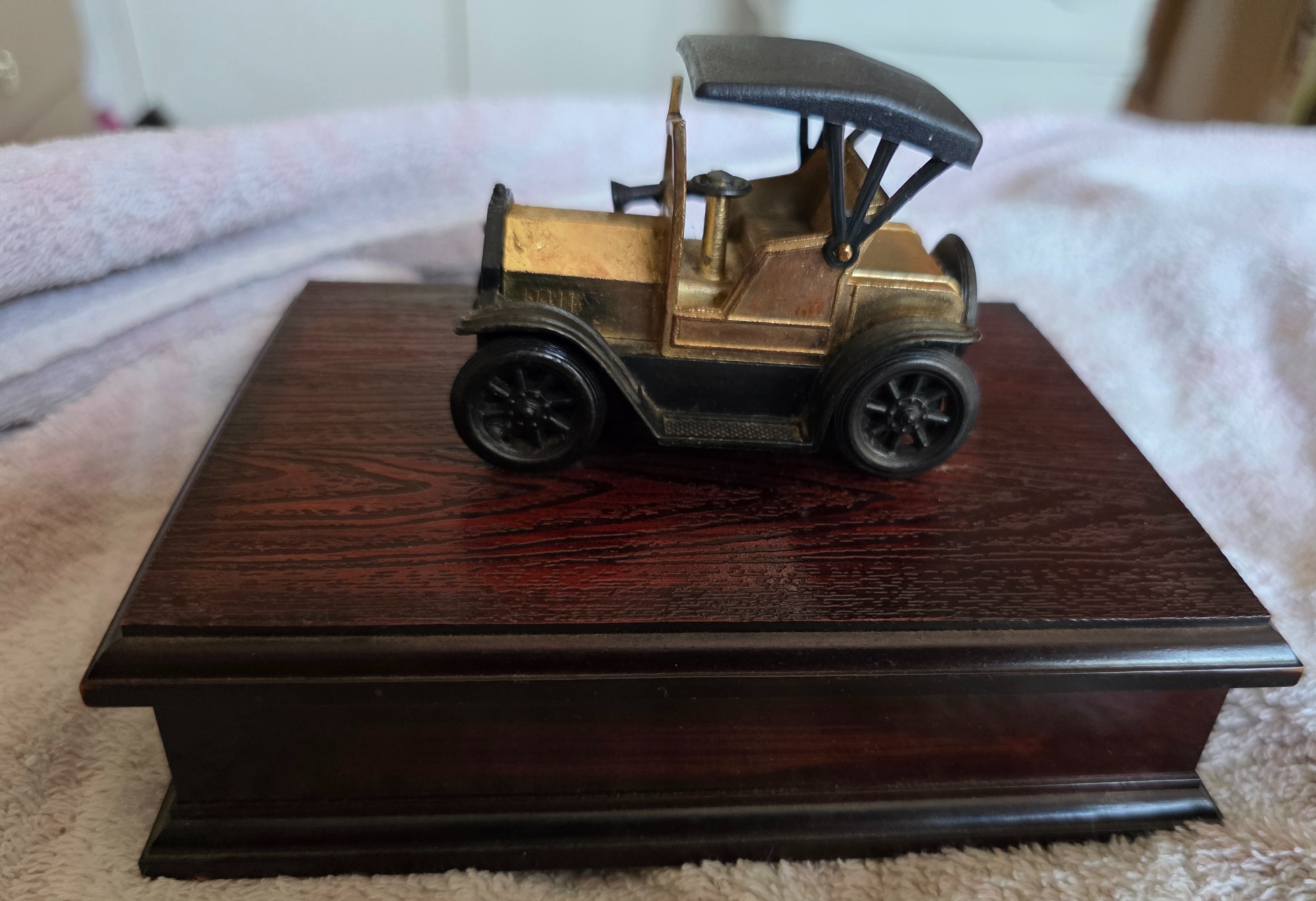 Vintage Car Holder with Playing Cards - photo 2