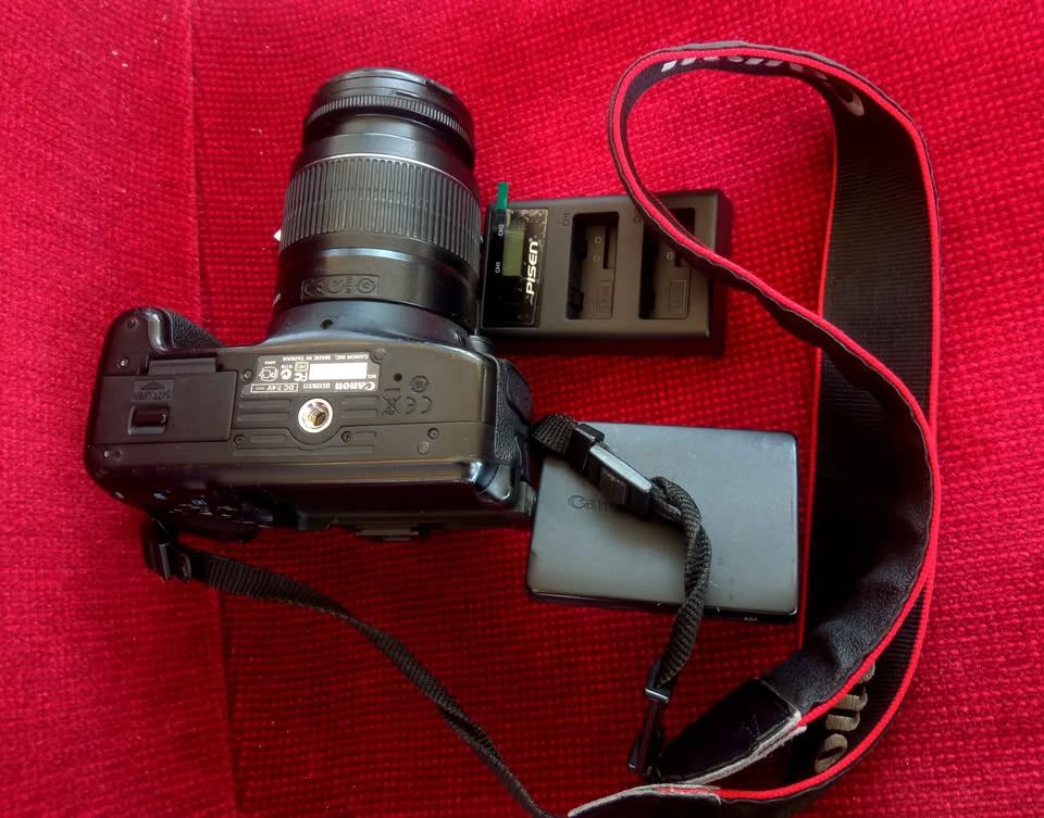 Canon Rebel T3i +18-55mm kit lens - photo 3