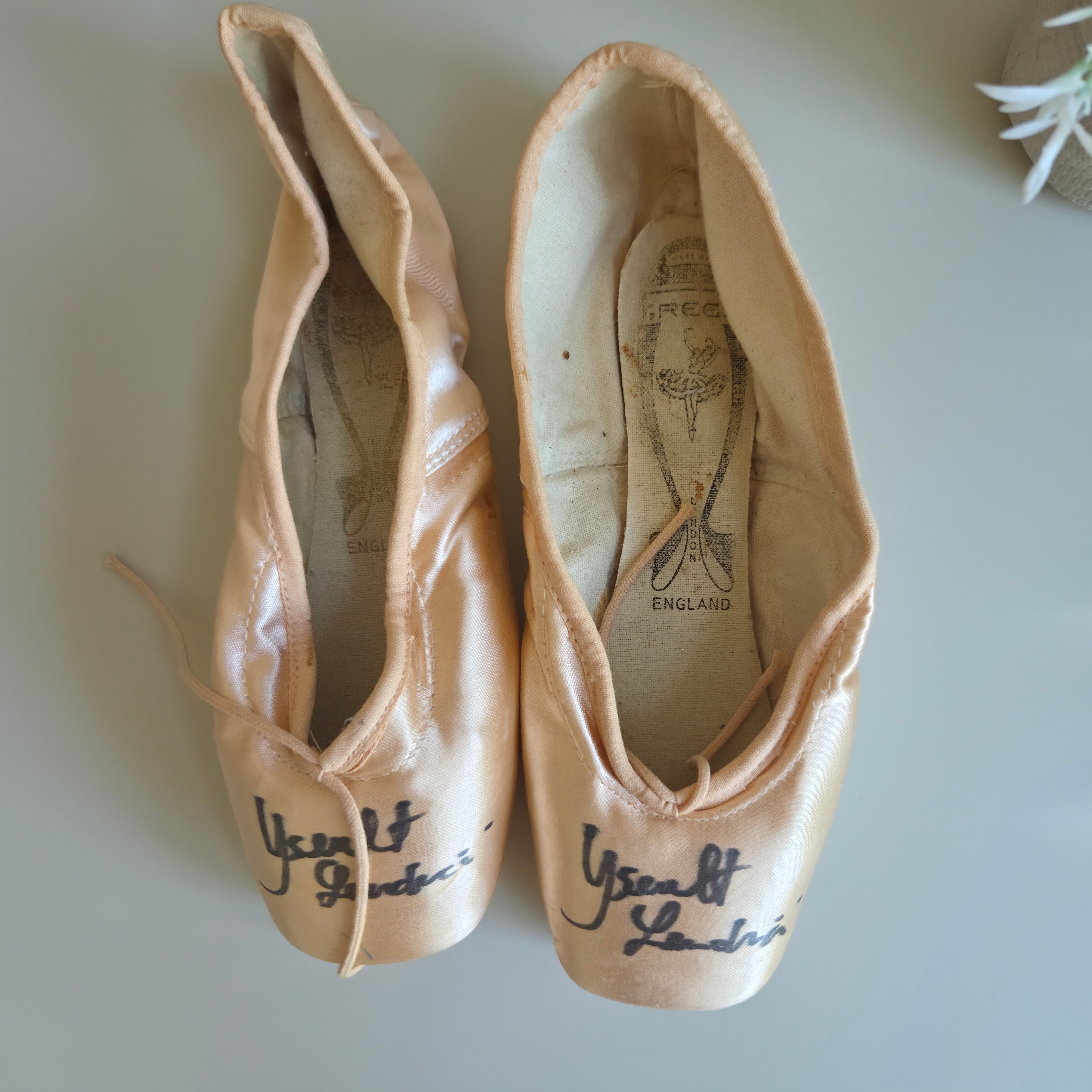 Yseult Lendvai - Rare Signed Ballet Shoes - Pre-Loved! 🩰 - photo 2