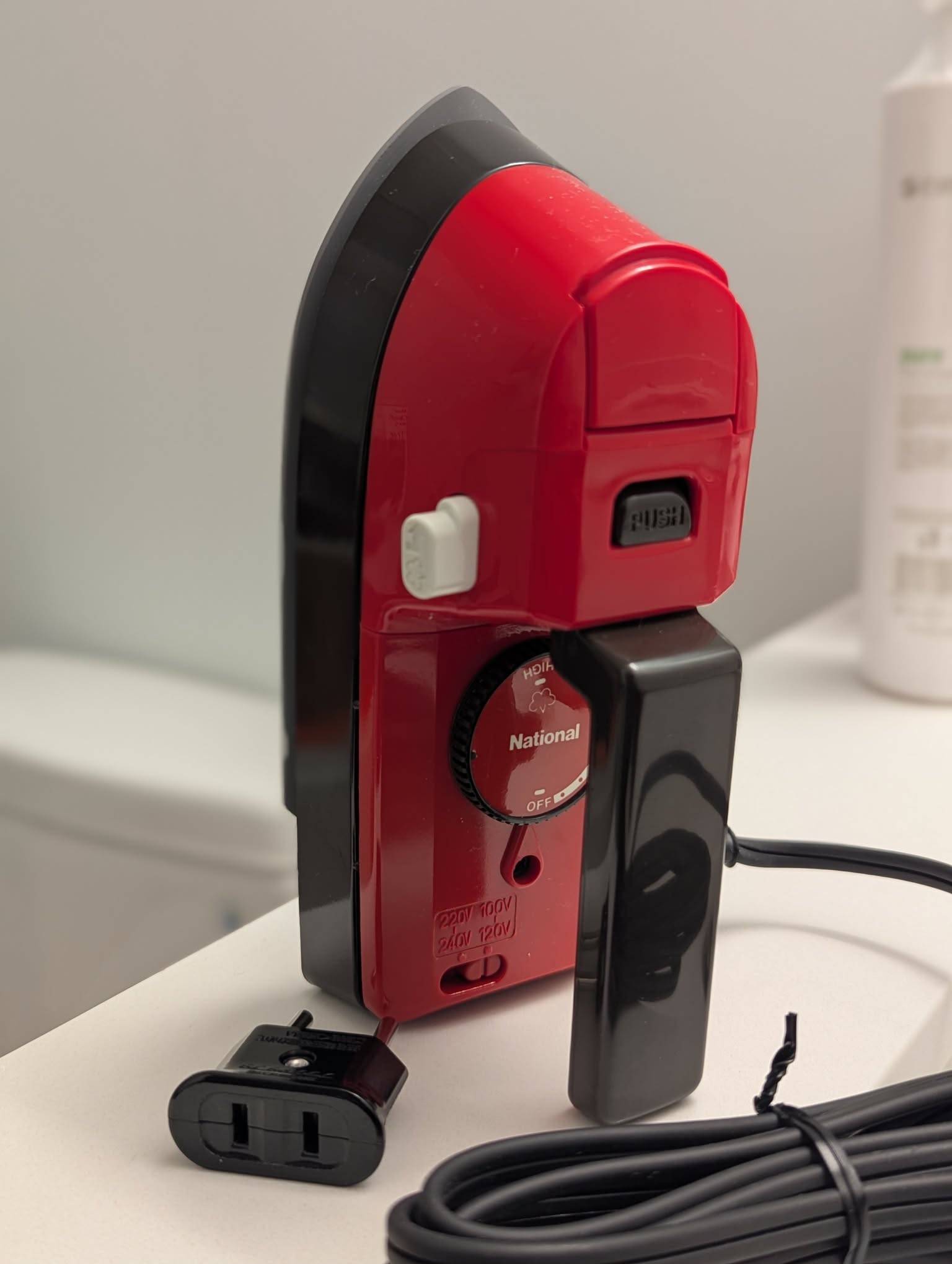 Vintage travel steam iron (National NI-60)