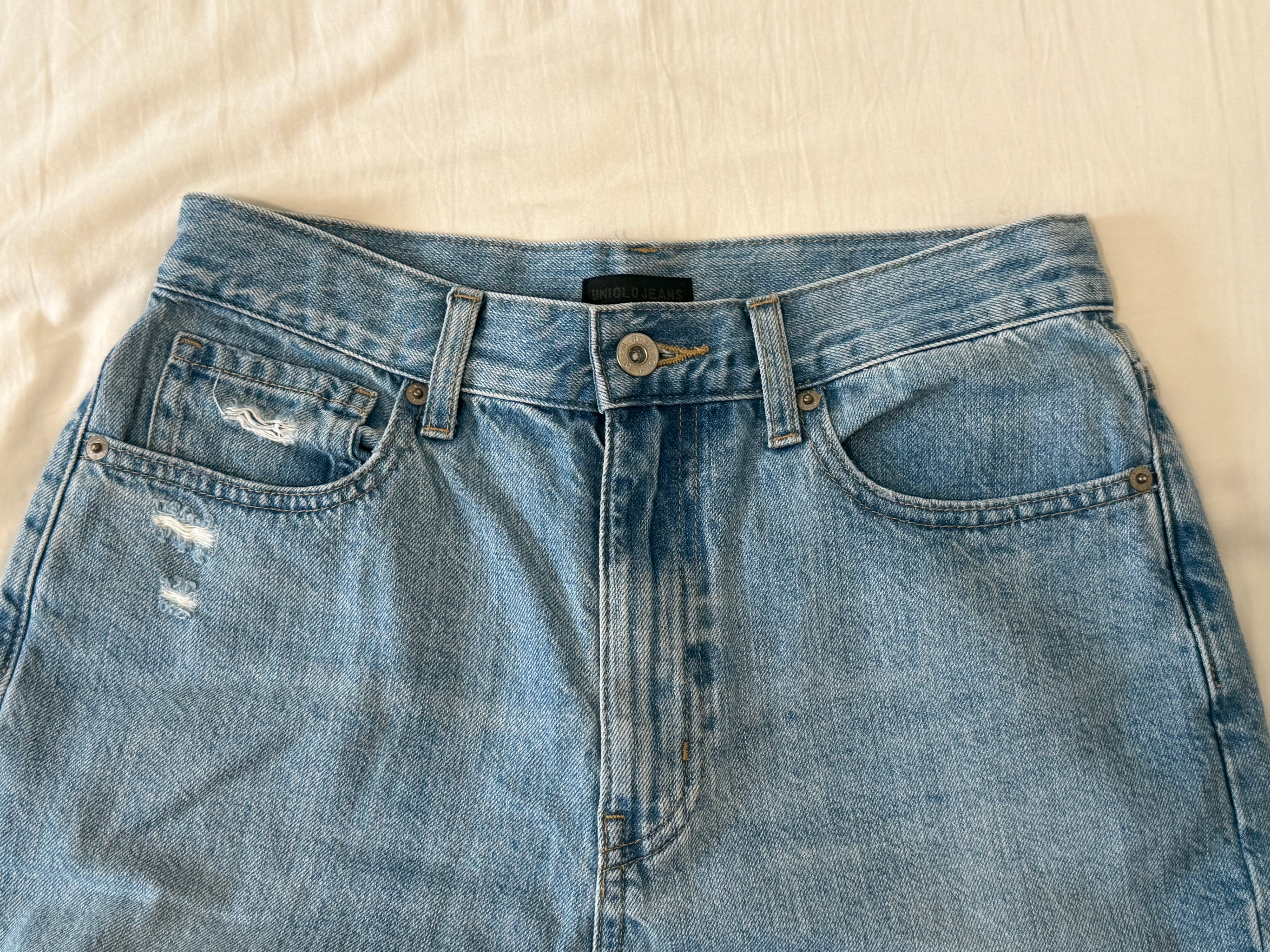 UNIQLO Women’s Light Wash Ripped Jeans – Size 26 - photo 3